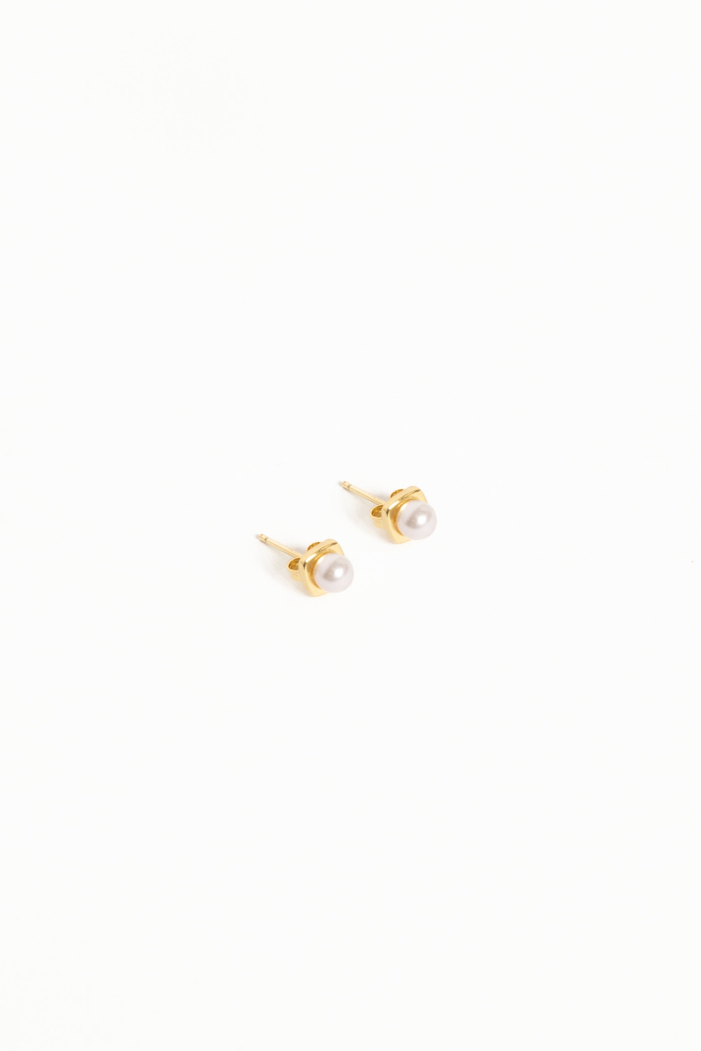 Helene Stud Earrings - Gold/Pearl