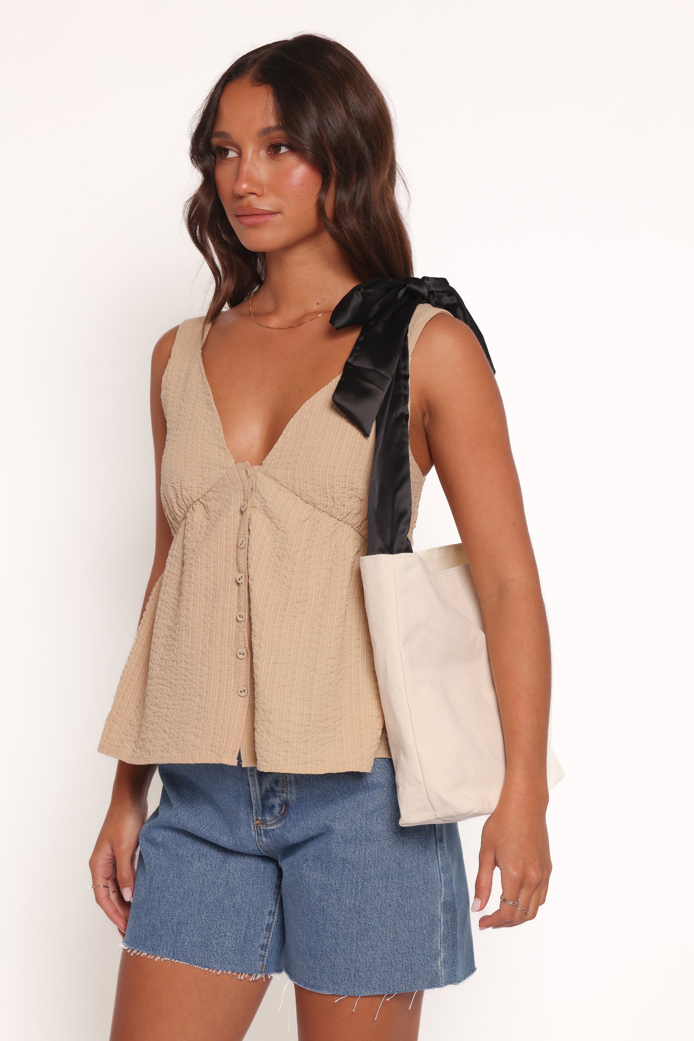 Petal and Pup USA ACCESSORIES Amity Bow Bag - White One Size