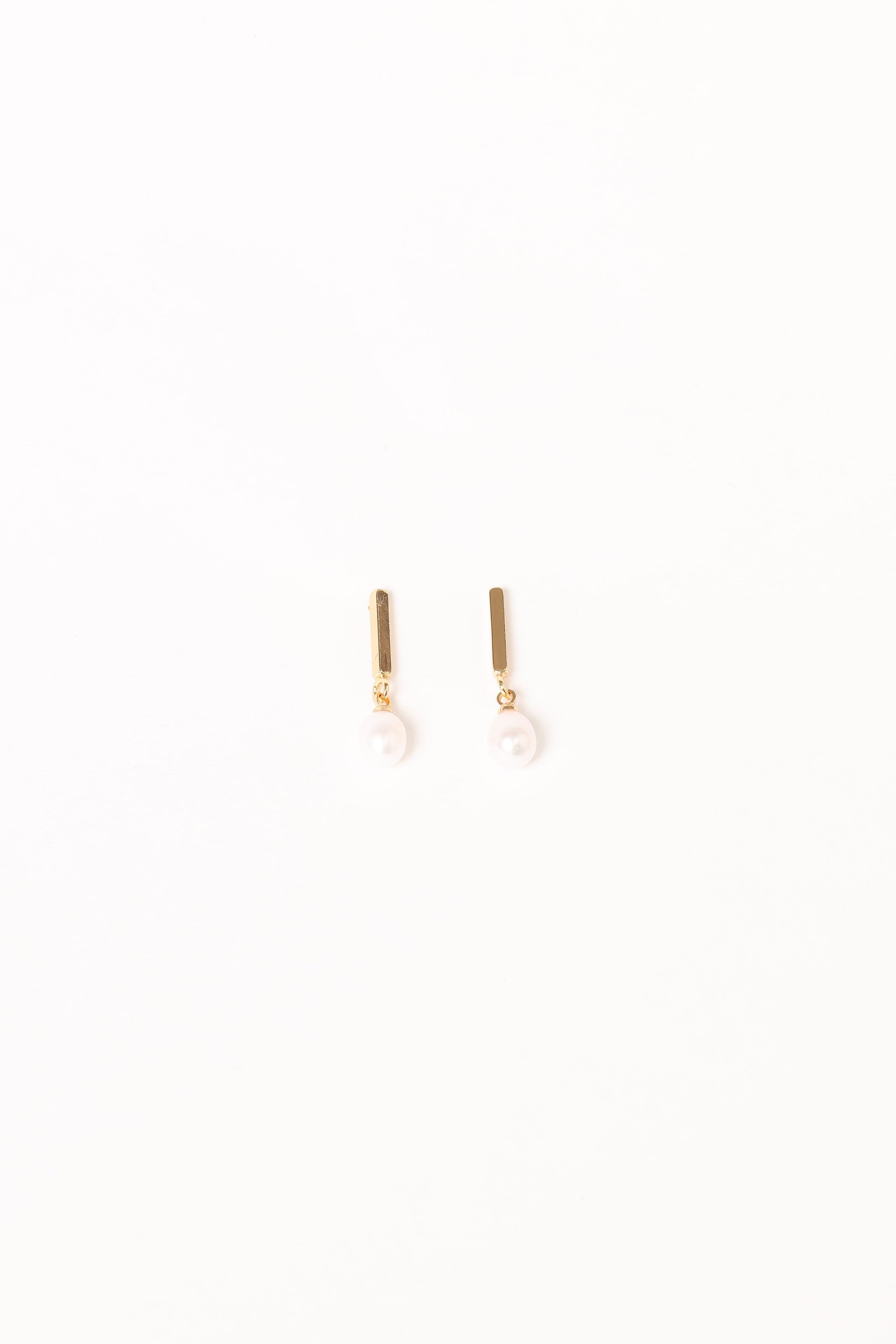 Petal and Pup USA ACCESSORIES Calista Earrings - Gold/Pearl One Size