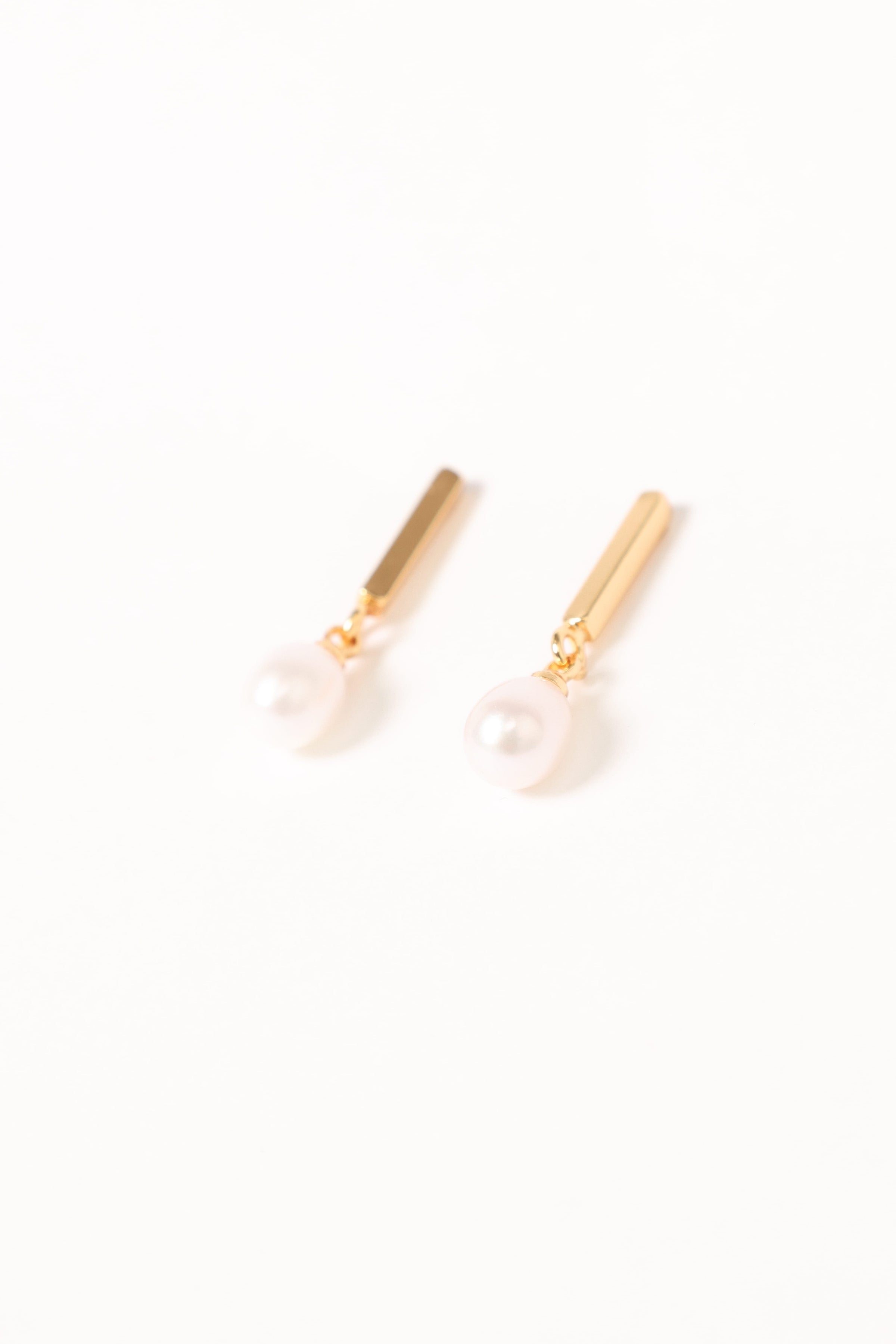 Petal and Pup USA ACCESSORIES Calista Earrings - Gold/Pearl One Size