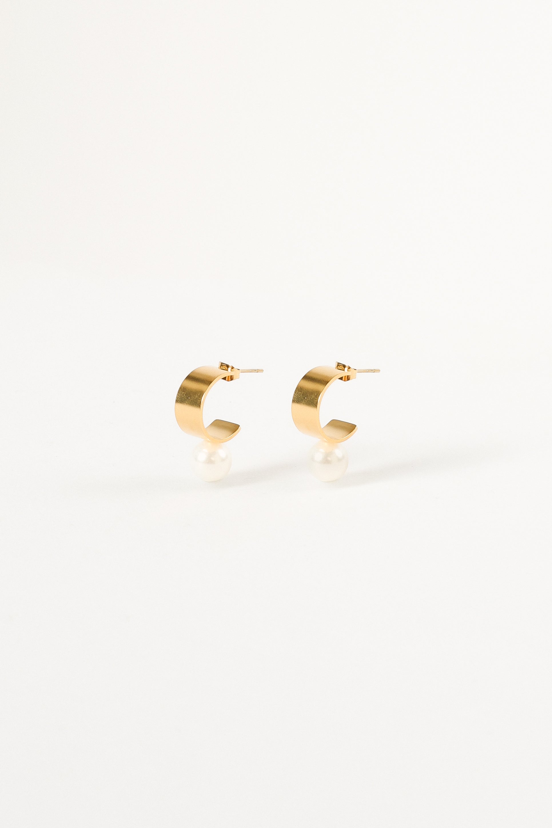 Petal and Pup USA ACCESSORIES Callie Pearl Hoop Earrings - Gold One Size