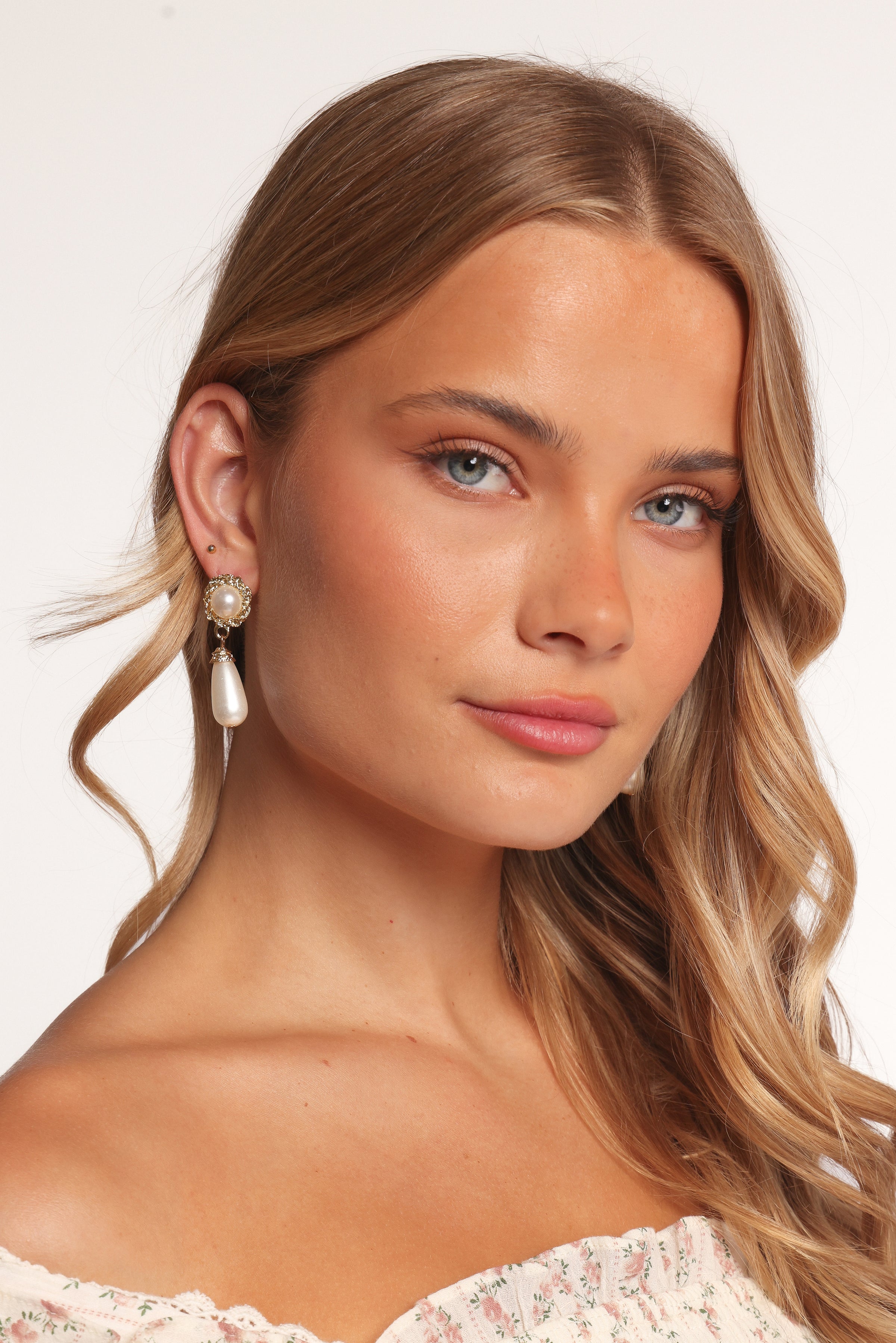 Petal and Pup USA ACCESSORIES Estelle Earrings - Gold/Pearl One Size