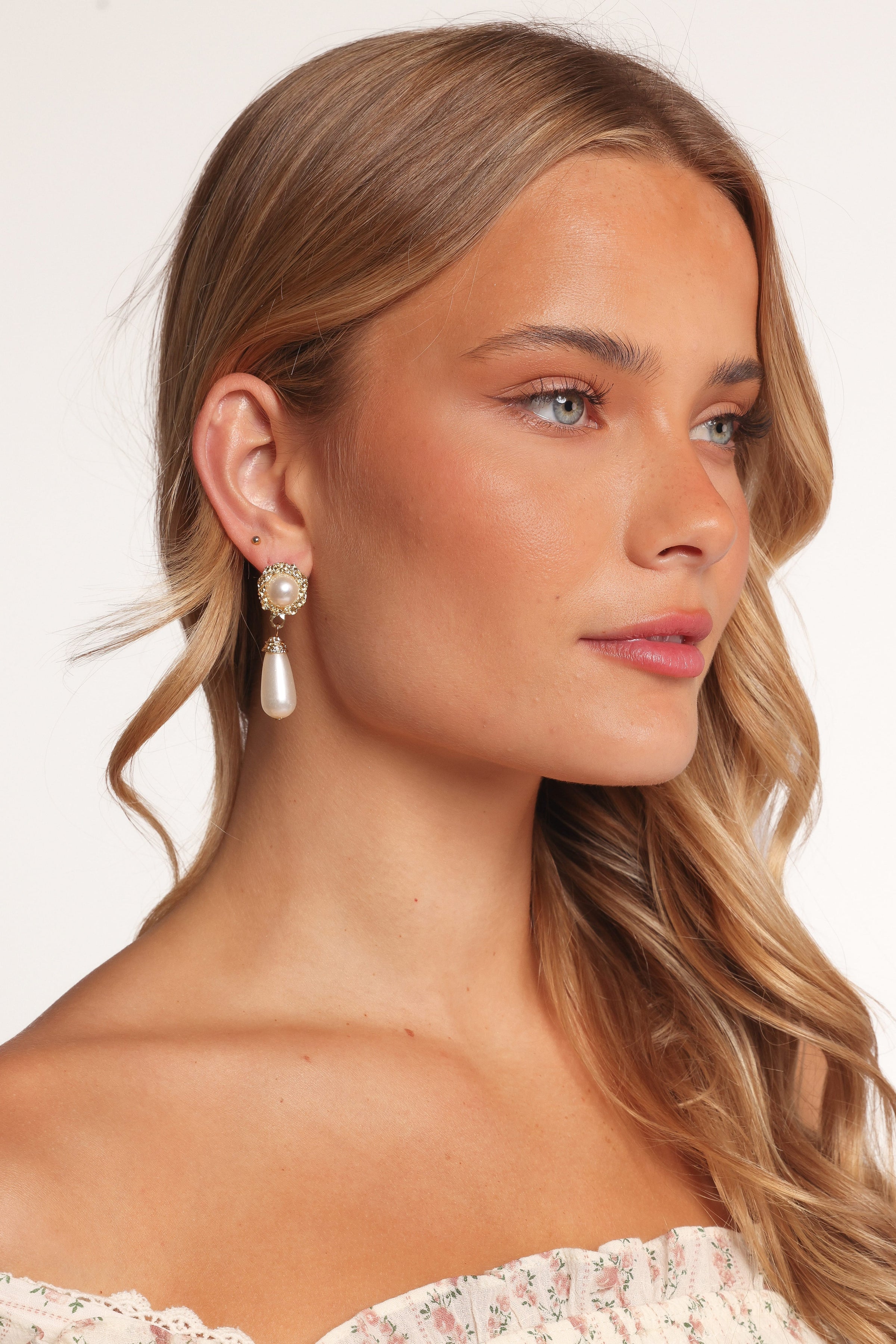 Petal and Pup USA ACCESSORIES Estelle Earrings - Gold/Pearl One Size