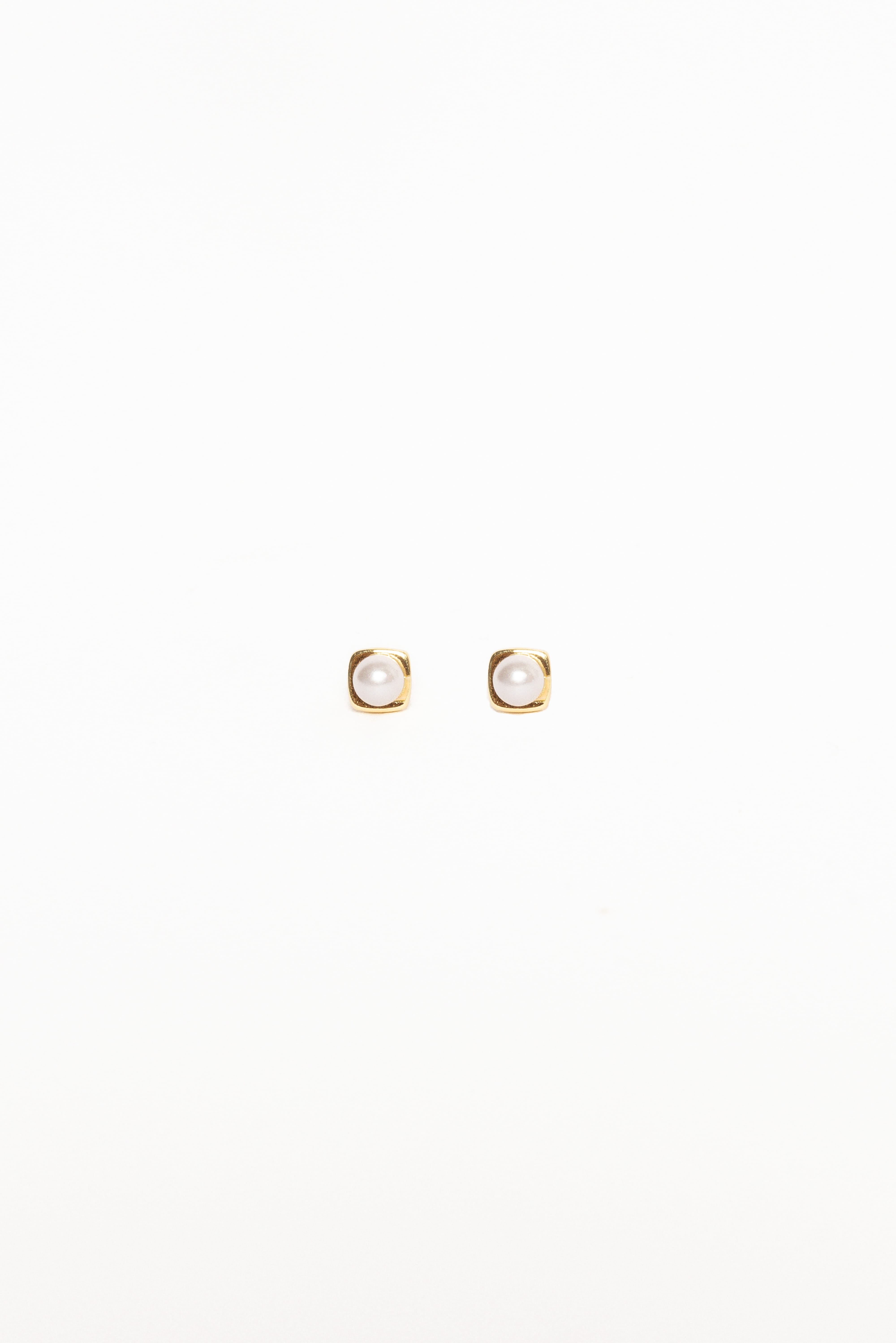 Petal and Pup USA ACCESSORIES Helene Stud Earrings - Gold/Pearl One Size