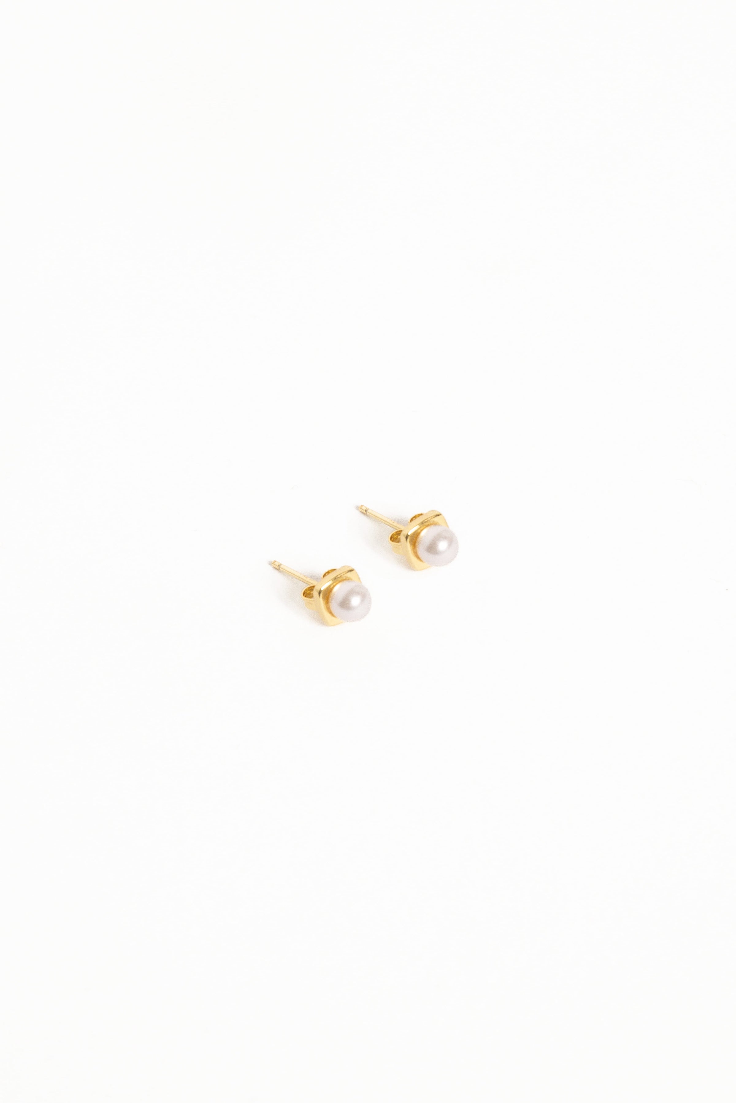 Petal and Pup USA ACCESSORIES Helene Stud Earrings - Gold/Pearl One Size