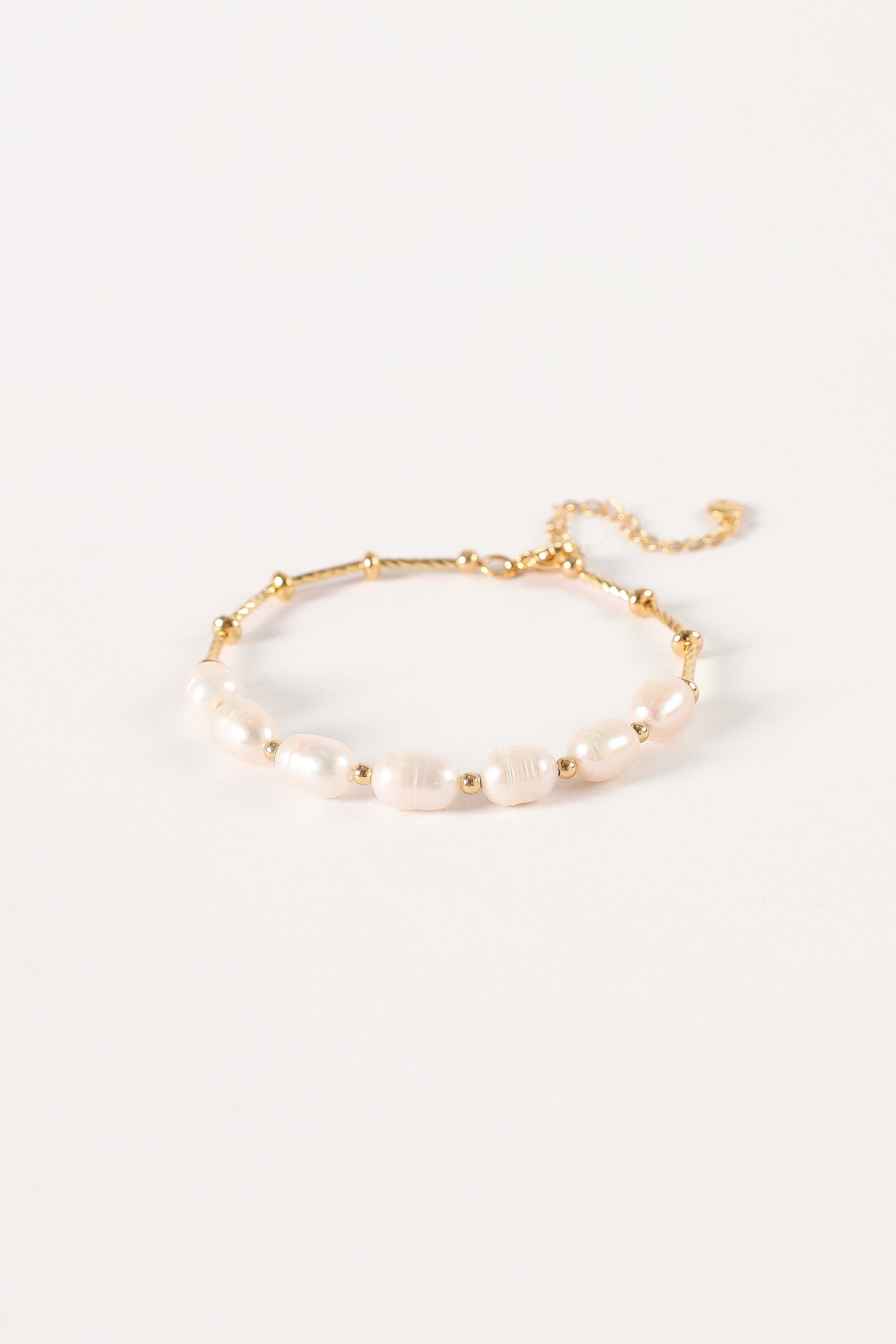 Petal and Pup USA ACCESSORIES Ren Pearl Bracelet - Gold One Size