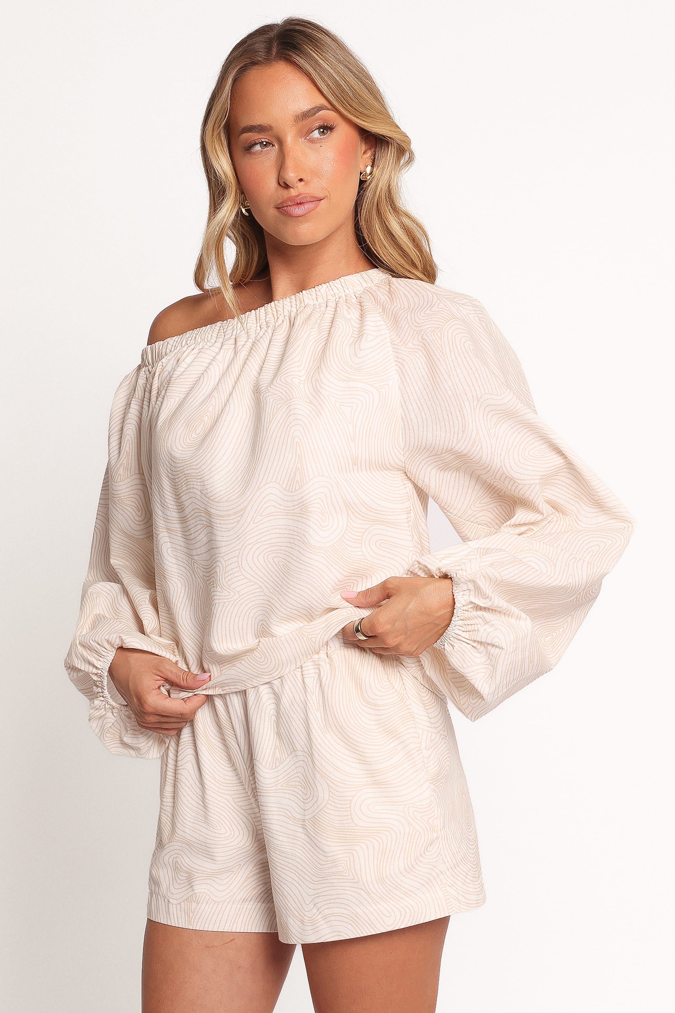 Petal and Pup USA TOPS Zion Off Shoulder Long Sleeve Top - Tan Swirl (Hold for Amazon)