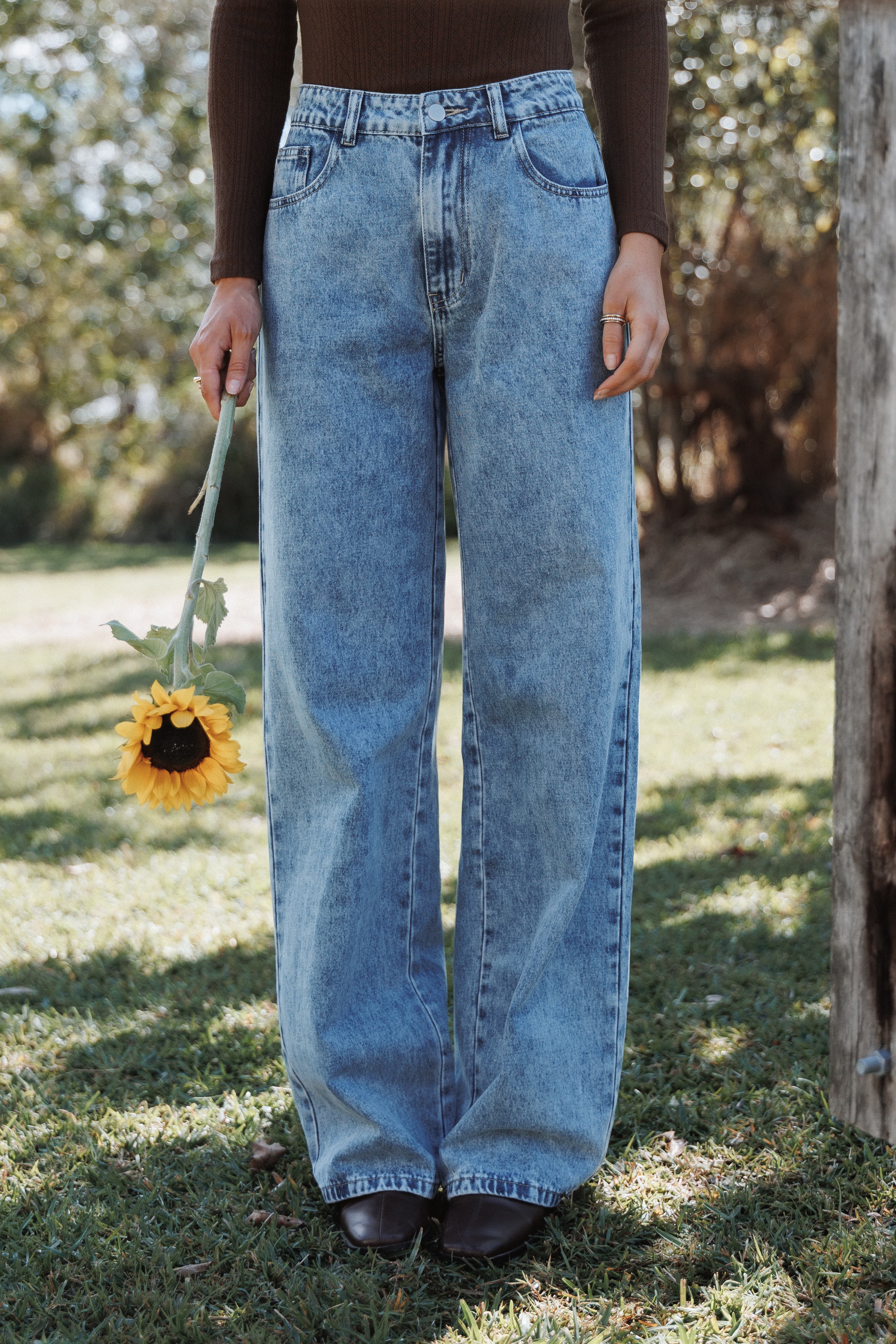 Kendall Straight Leg Jeans - Medium Wash