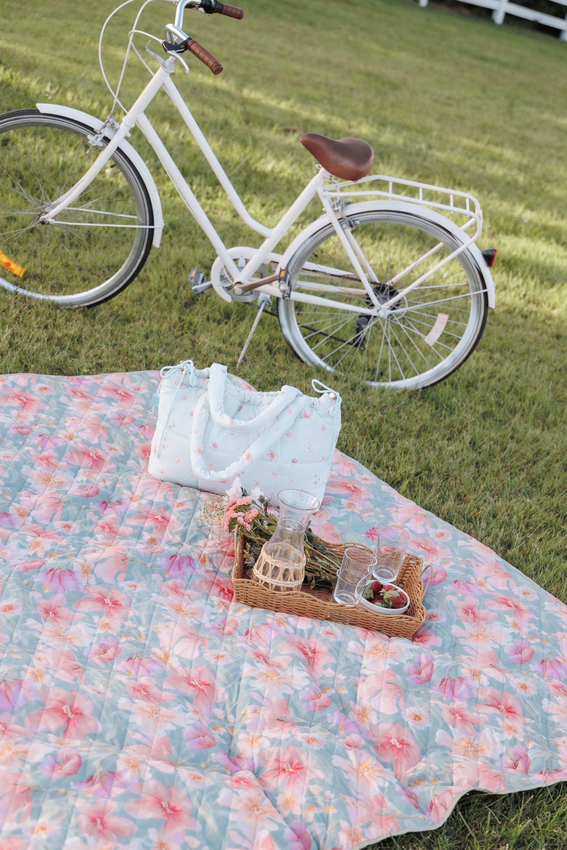 ACCESSORIES Picnic Rug - Sage Wildflowers