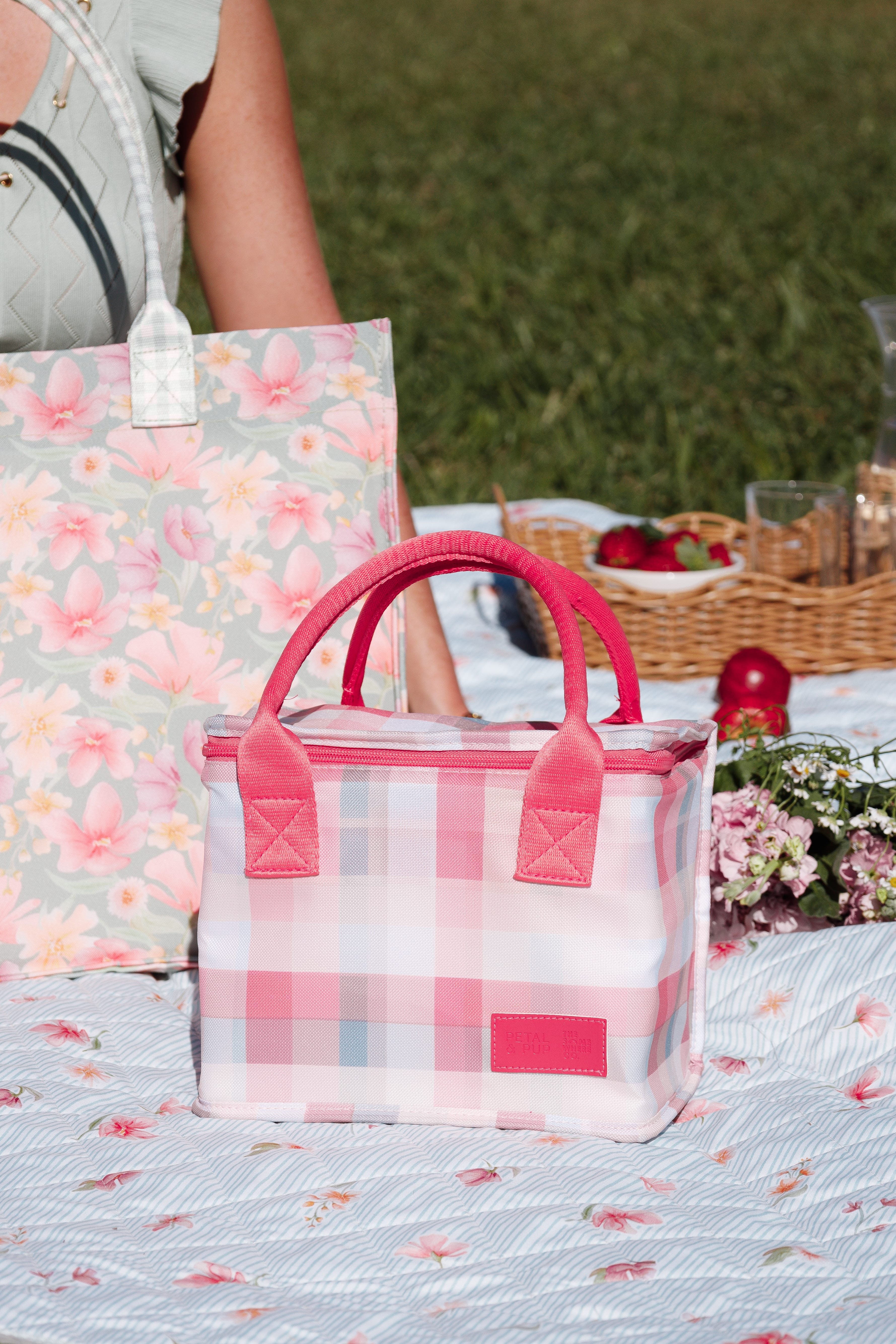 ACCESSORIES The Graze Lunch Bag - Pink Picnic Plaid