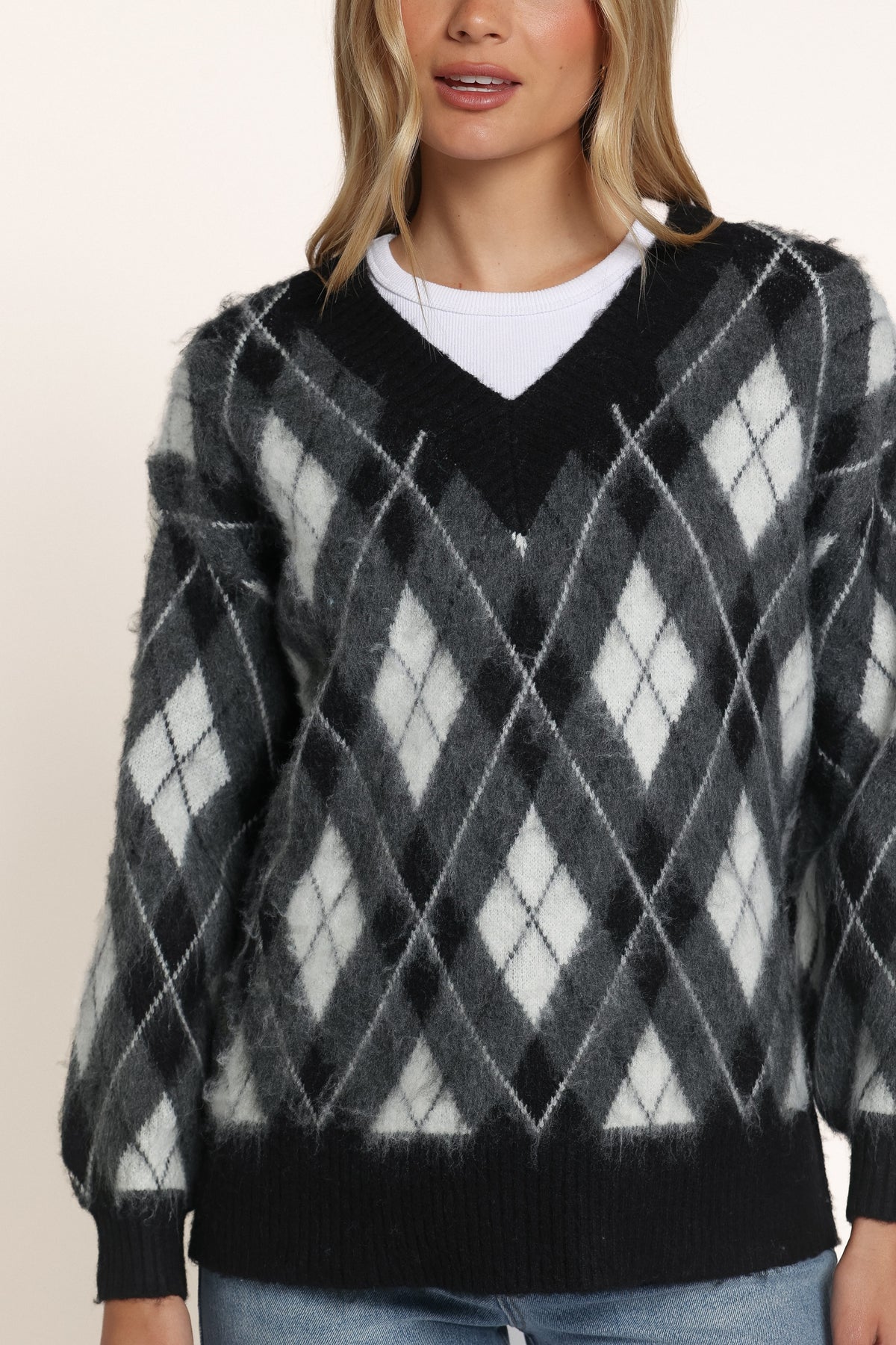 KNITWEAR Carlotta V-Neck Sweater - Black Argyle
