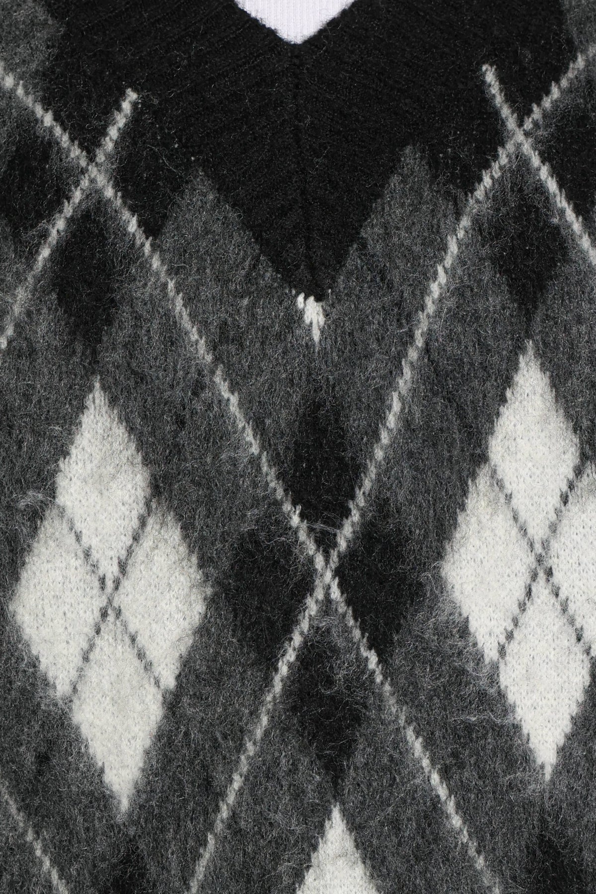 KNITWEAR Carlotta V-Neck Sweater - Black Argyle