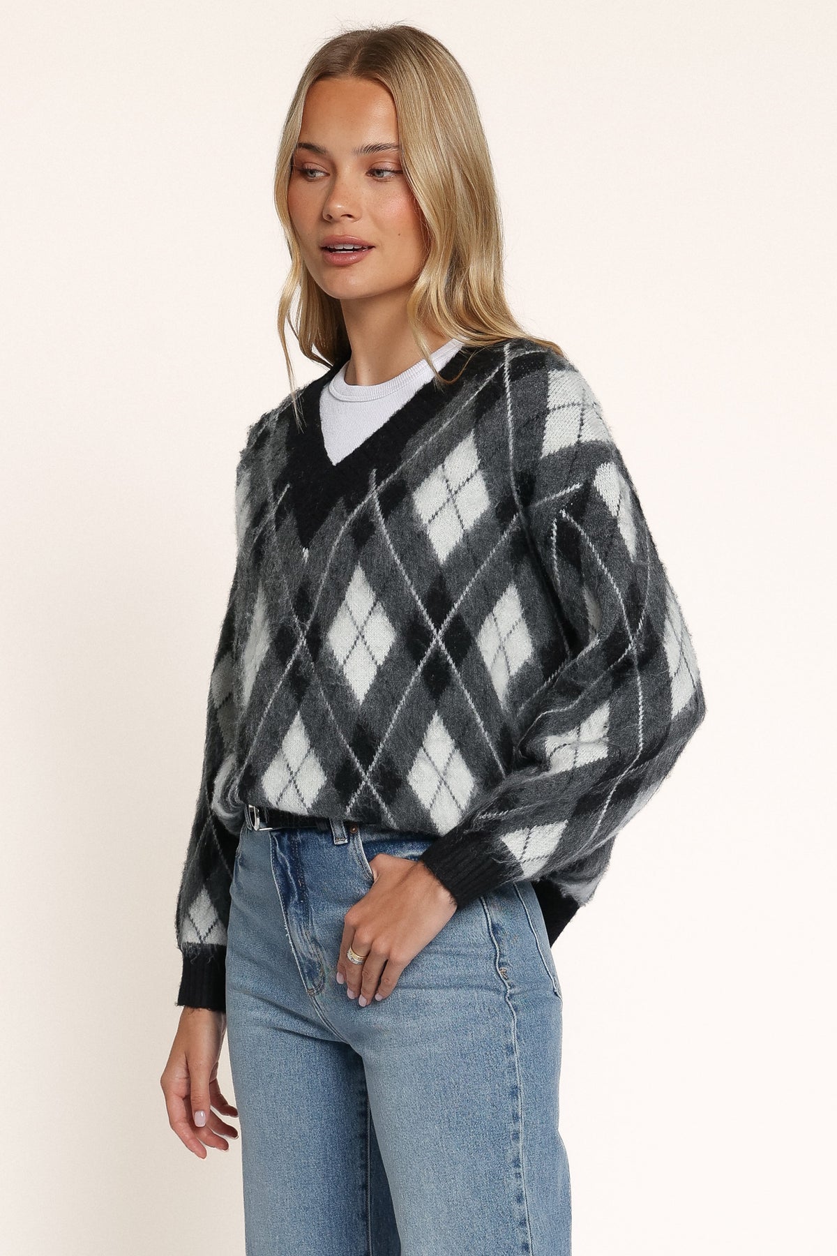 KNITWEAR Carlotta V-Neck Sweater - Black Argyle