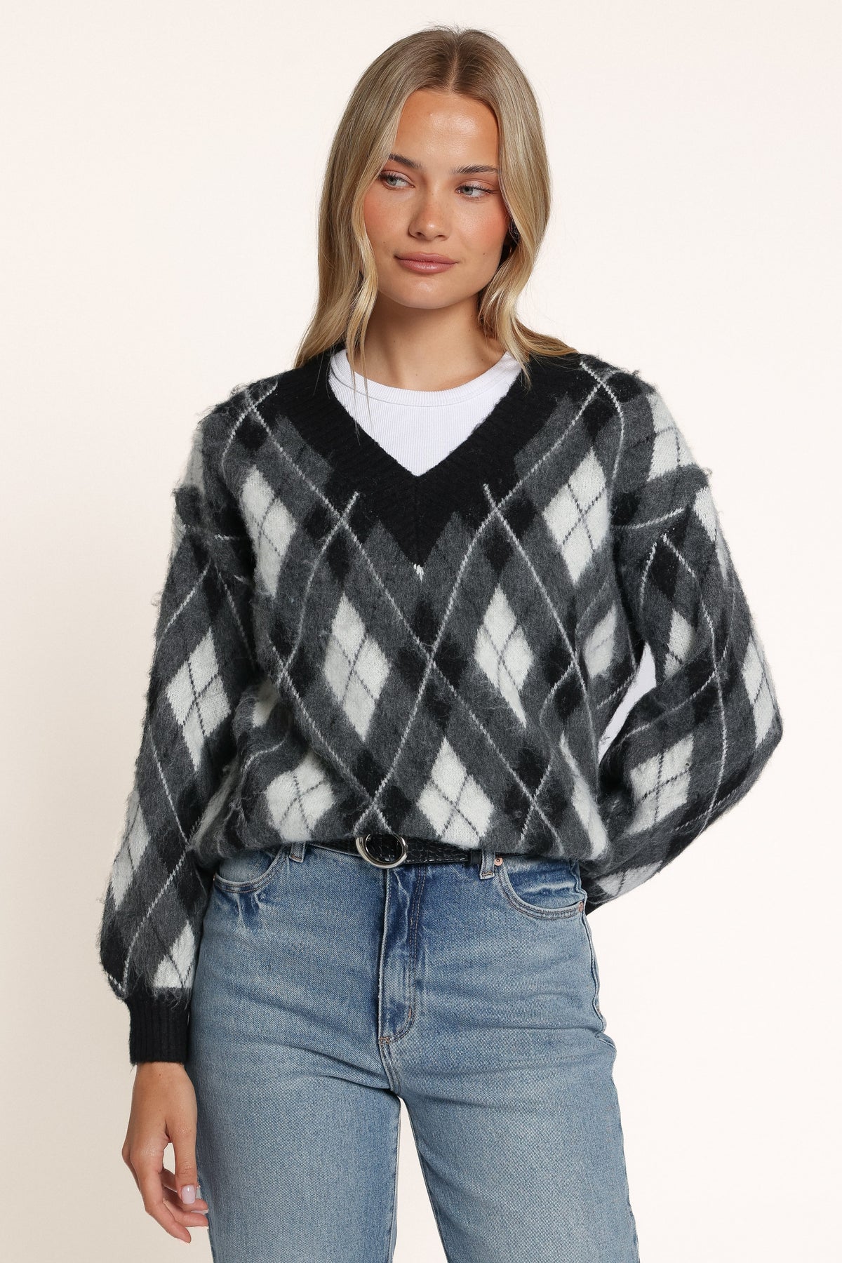 KNITWEAR Carlotta V-Neck Sweater - Black Argyle