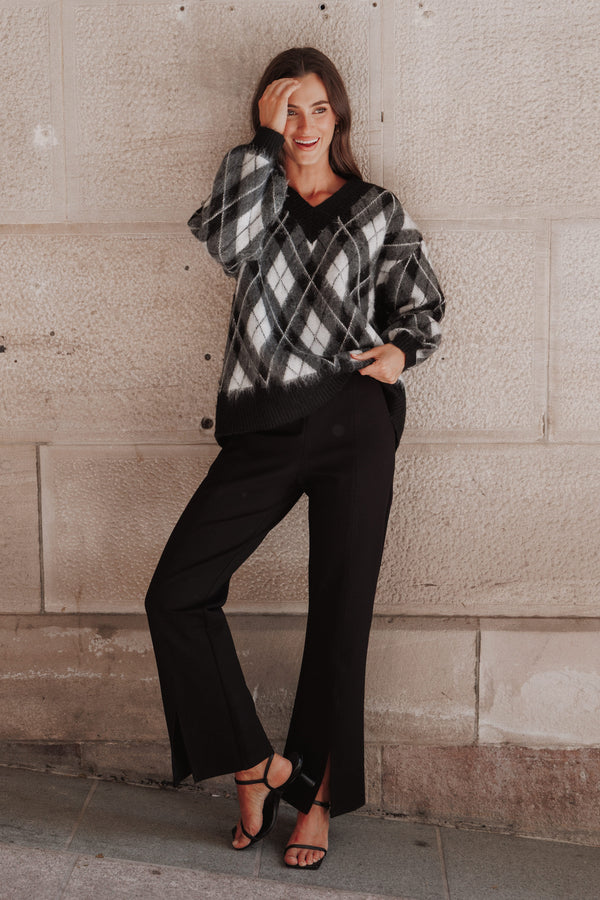 KNITWEAR Carlotta V-Neck Sweater - Black Argyle