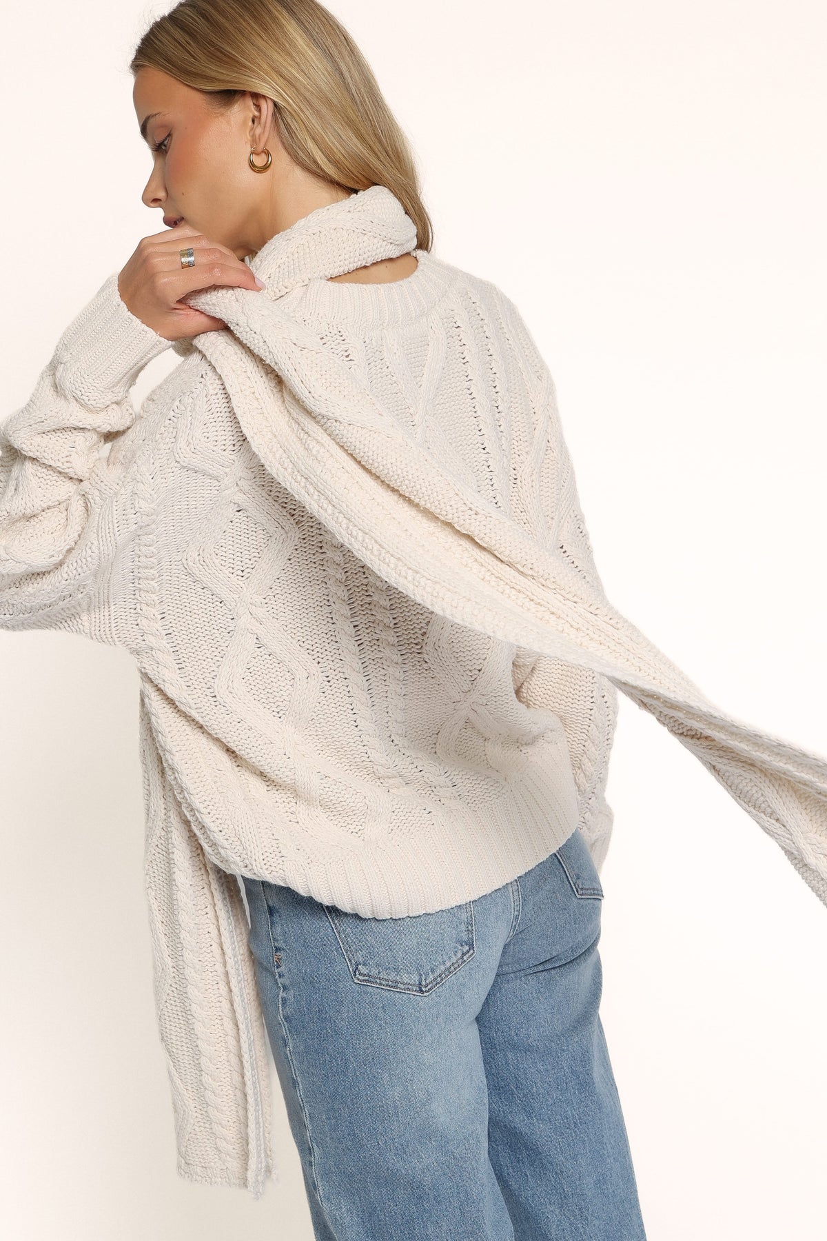 KNITWEAR Malika Cable Knit Scarf Sweater - Cream