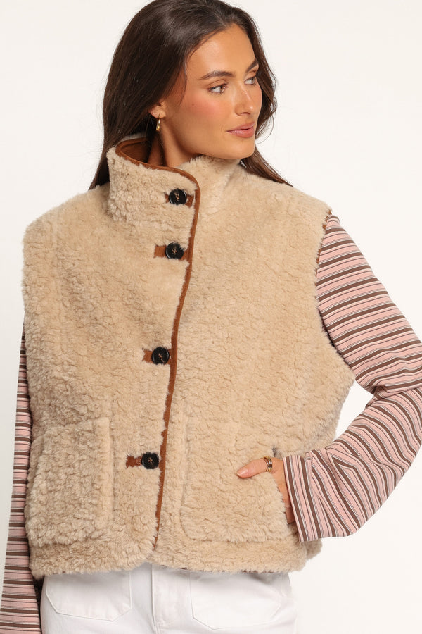 OUTERWEAR Carrie Sherling Vest - Camel