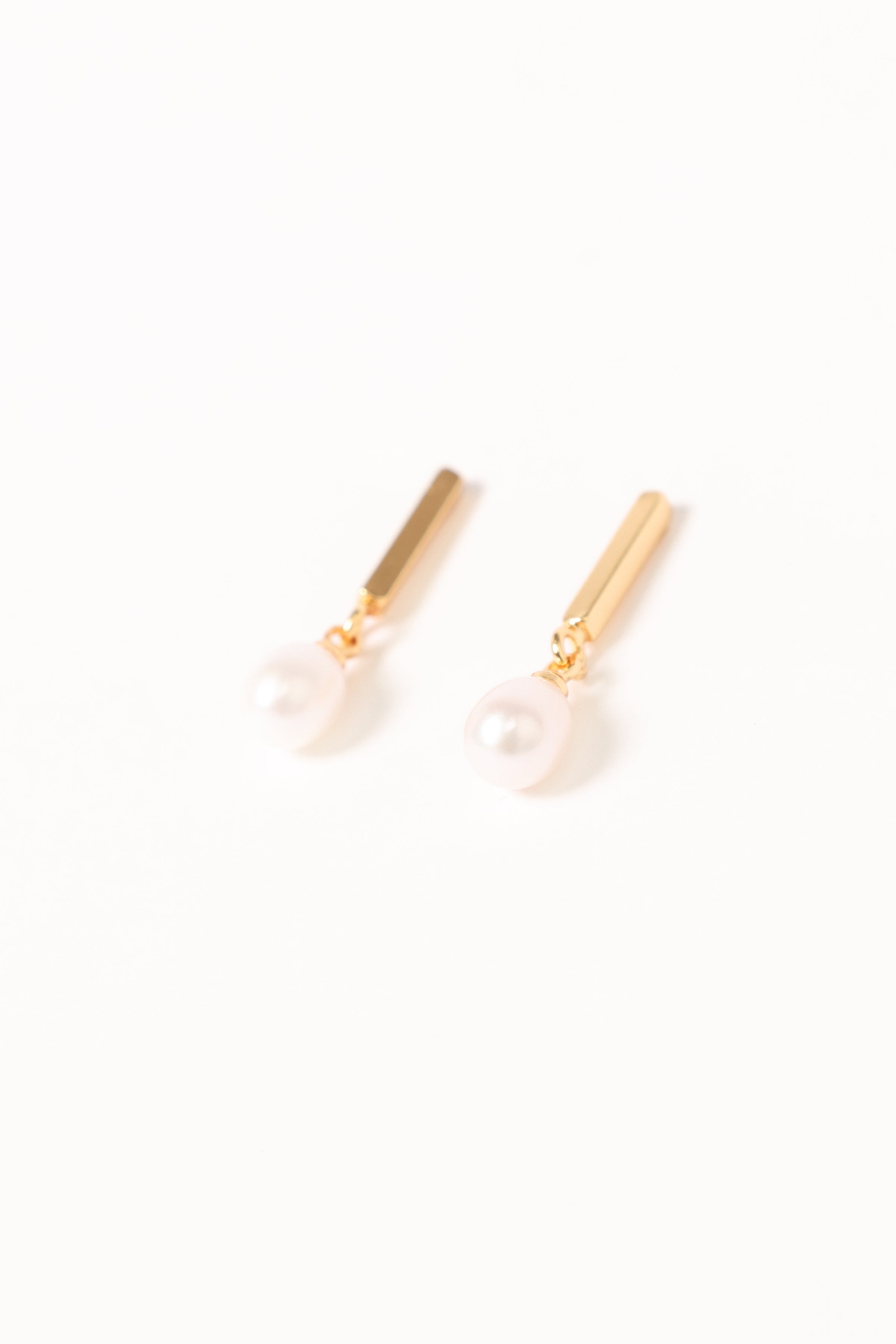 Petal and Pup USA ACCESSORIES Calista Earrings - Gold/Pearl One Size