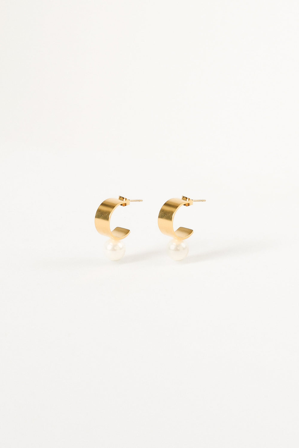 Petal and Pup USA ACCESSORIES Callie Pearl Hoop Earrings - Gold One Size