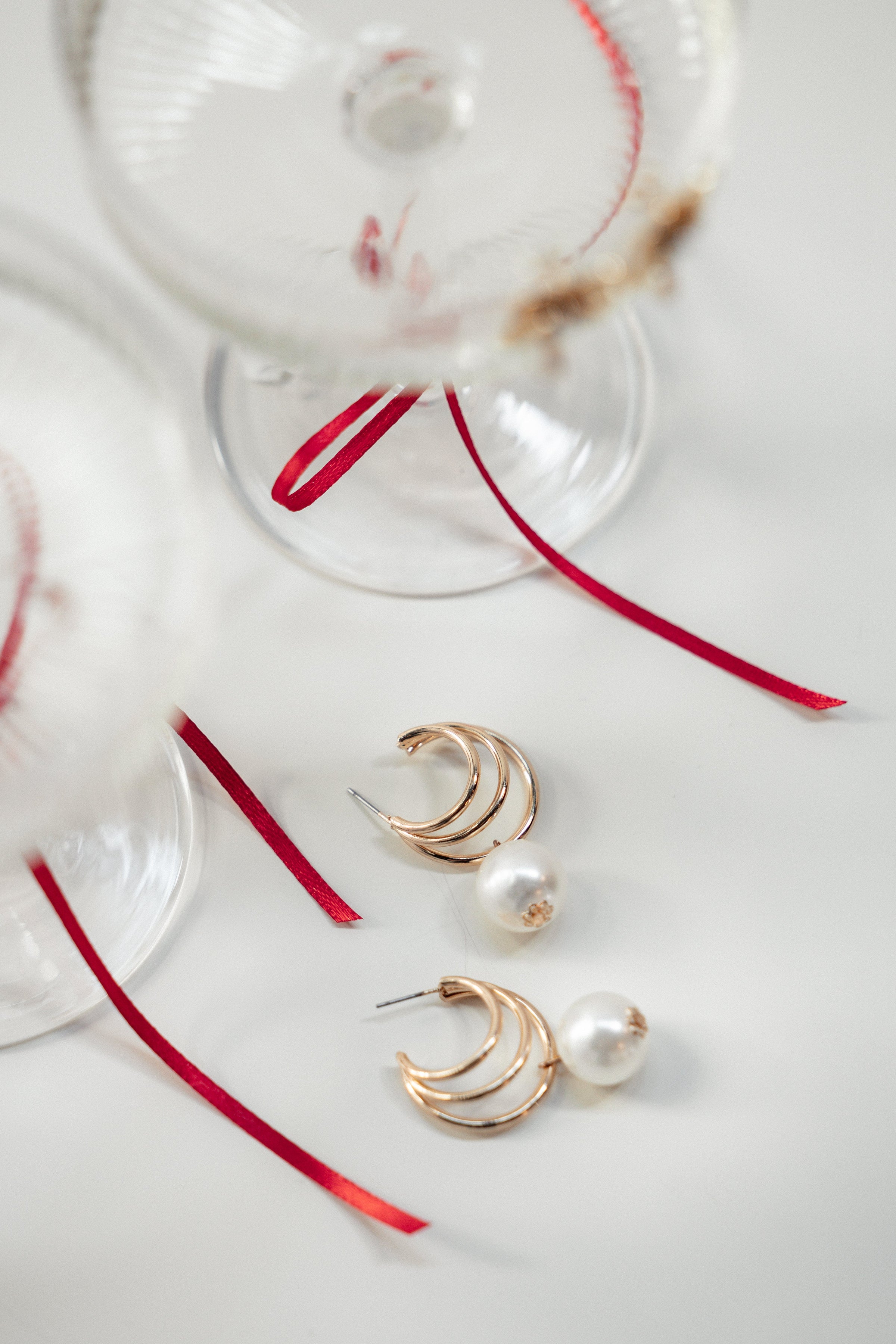 Petal and Pup USA ACCESSORIES Chelsea Earrings - Gold/Pearl One Size