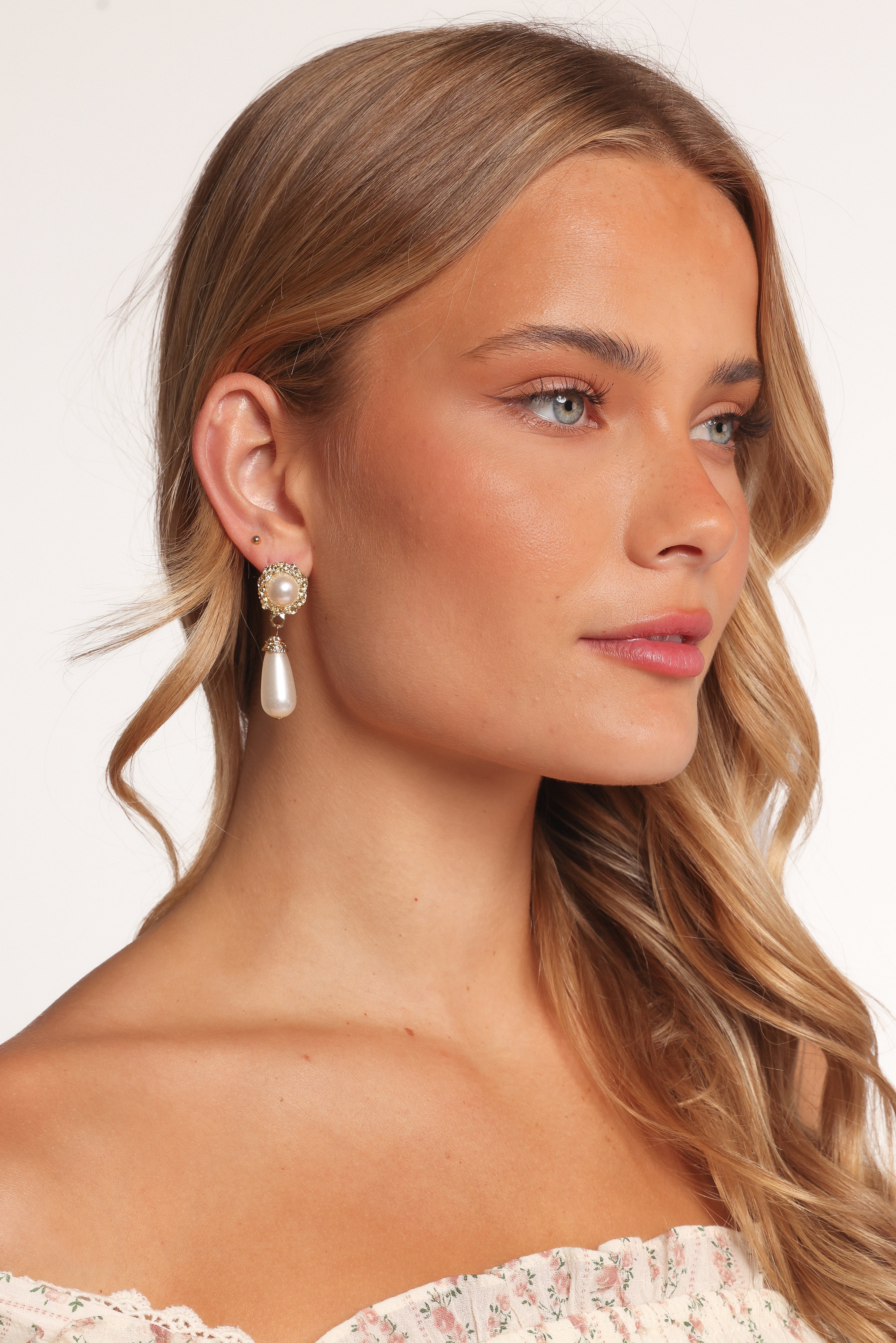 Petal and Pup USA ACCESSORIES Estelle Earrings - Gold/Pearl One Size