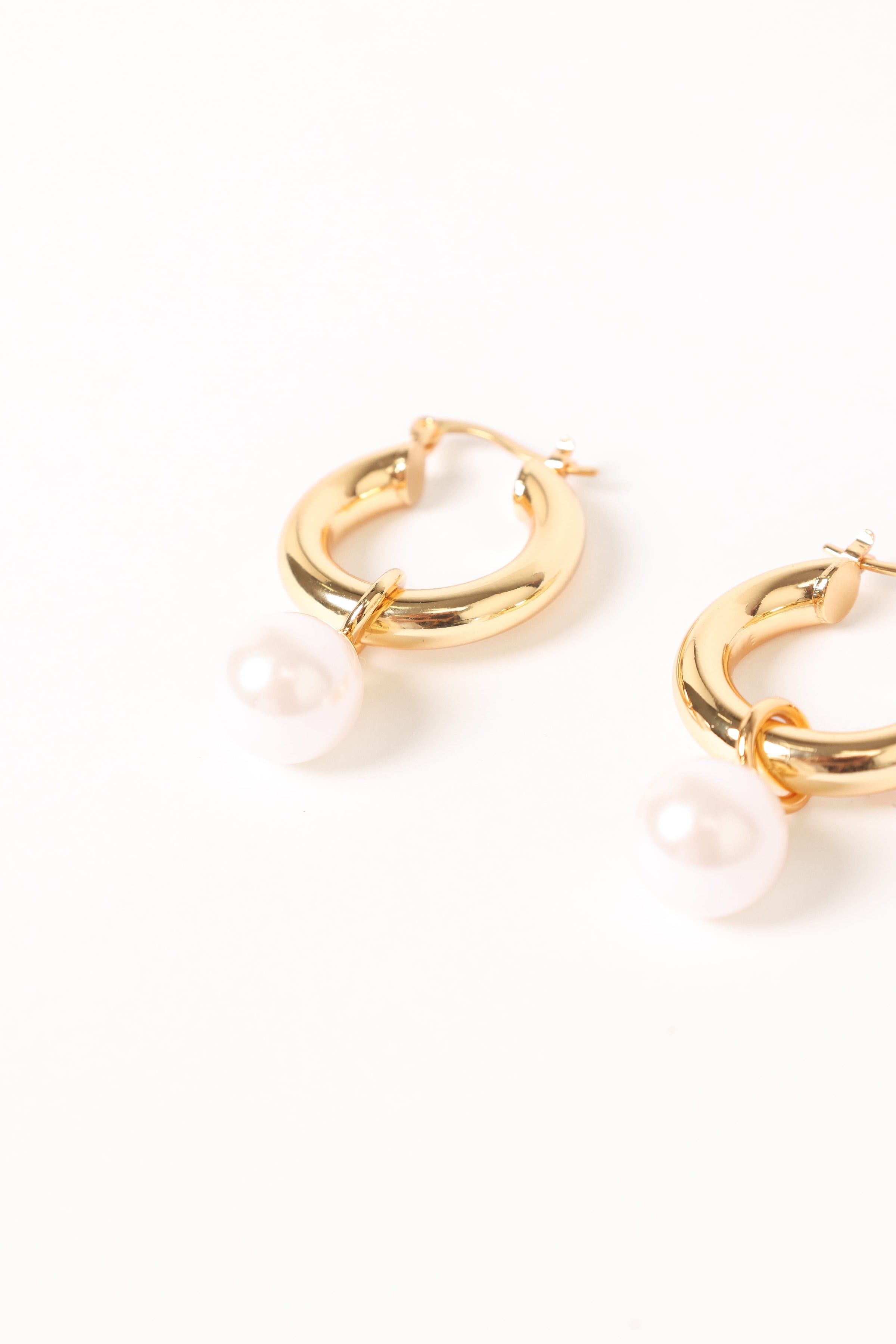 Petal and Pup USA ACCESSORIES Geneva Earrings - Gold/Pearl One Size