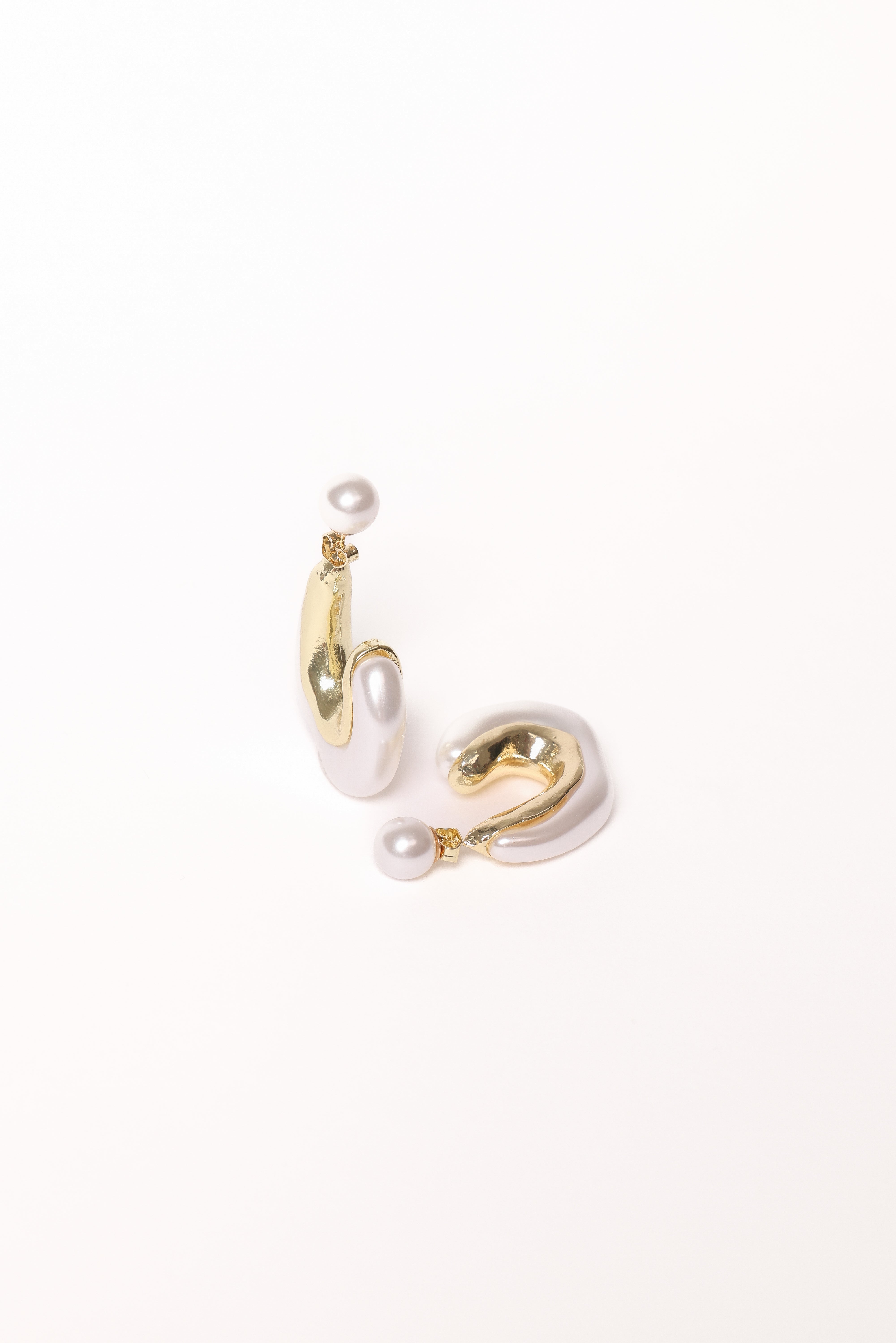 Petal and Pup USA ACCESSORIES Paola Earrings - Gold/Pearl One Size