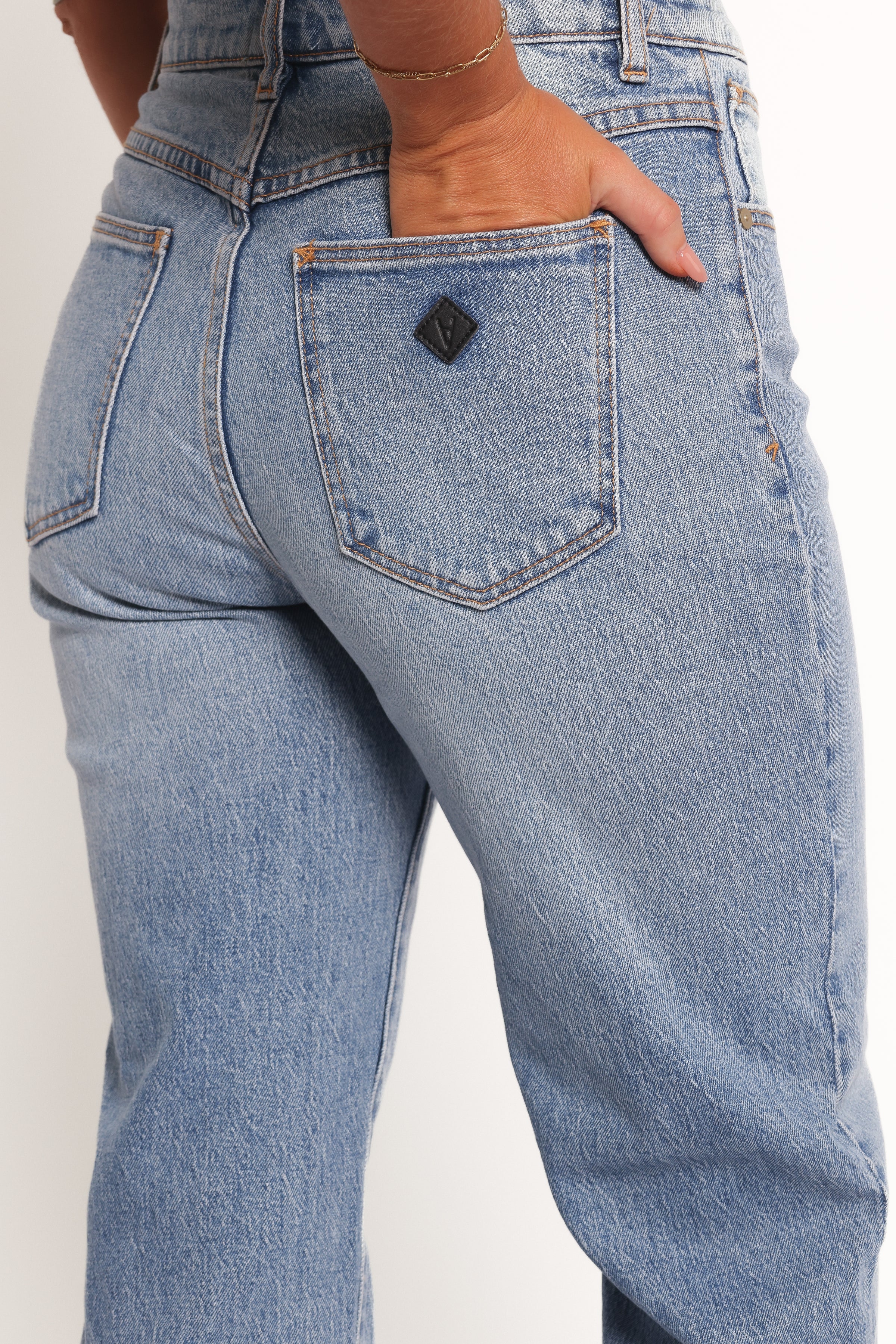 Petal and Pup USA BOTTOMS Abrand Mid Straight Jeans - Felicia