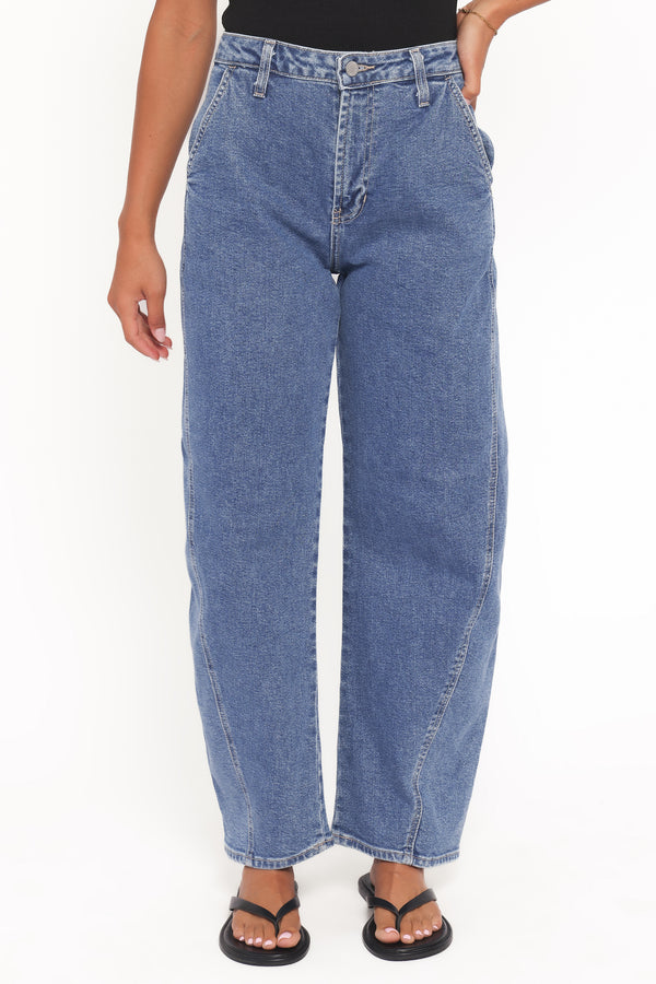 Petal and Pup USA BOTTOMS Cosima Stretch Arc Barrel Jean - Medium Wash