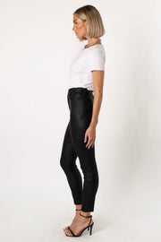 12.16.12d  Leather leggings fashion, Leather pants women, Outfits with  leggings