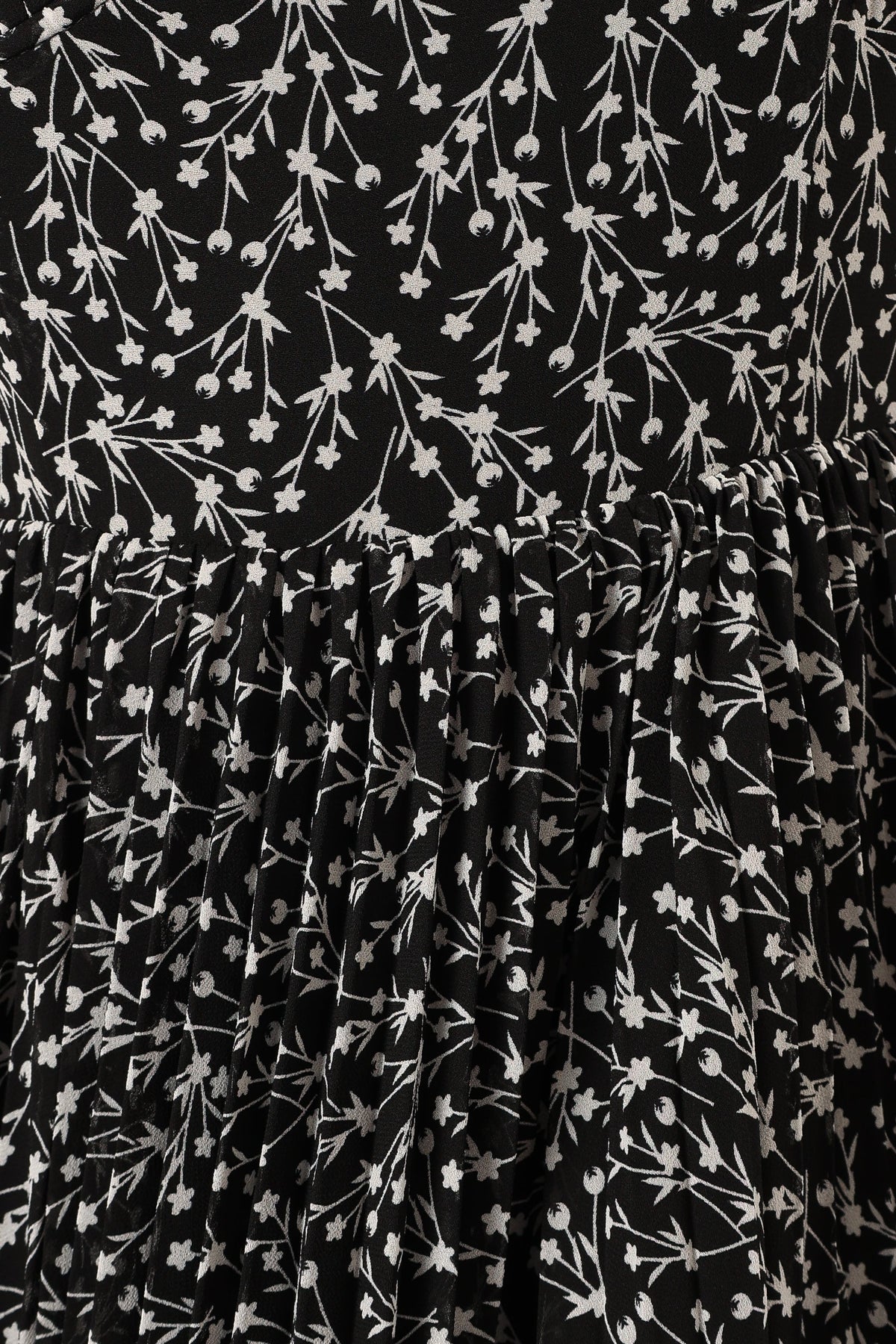 Petal and Pup Women's Achanti Pleated Maxi Dress - Black Floral Petal and Pup Women's Achanti Pleated Maxi Dress - Black Floral