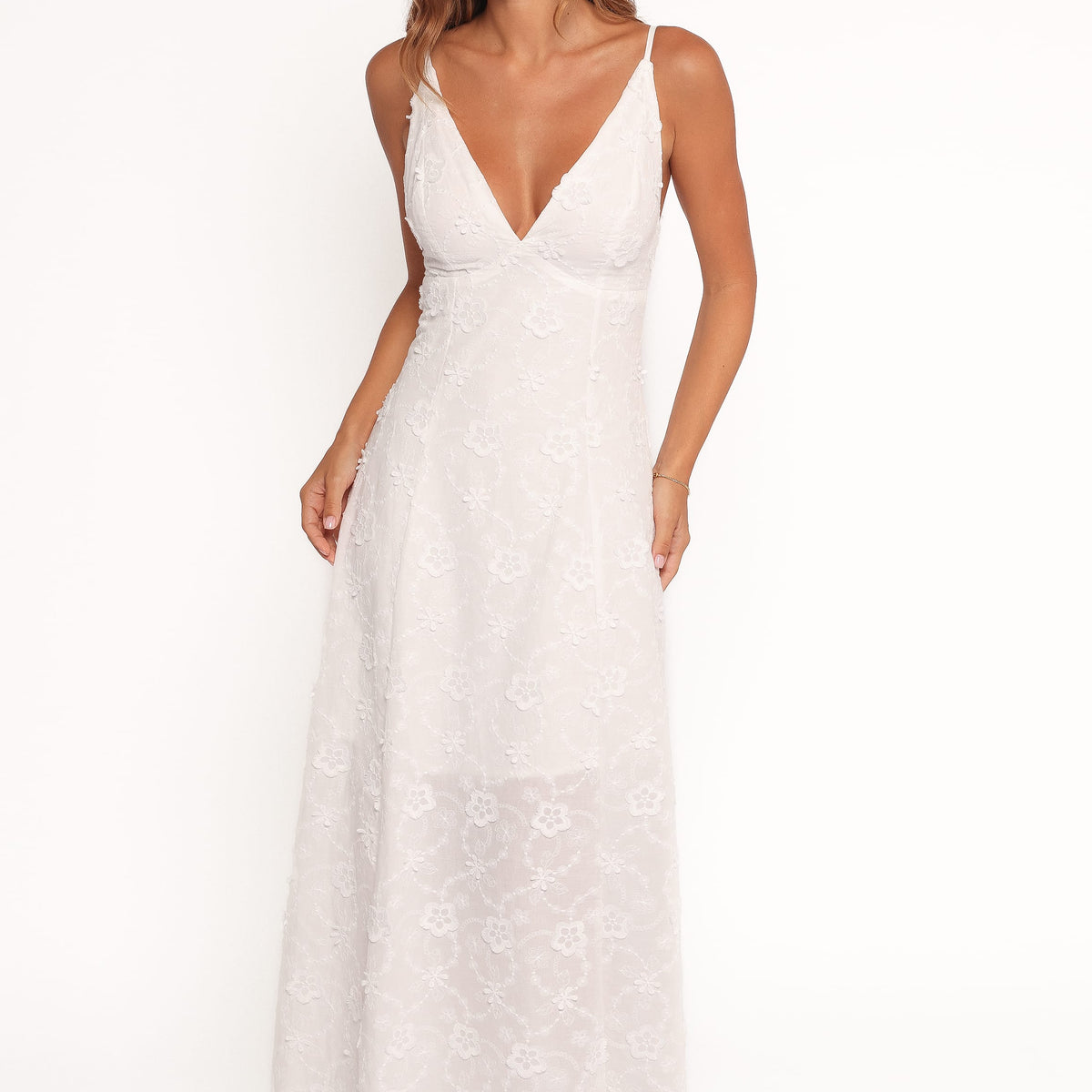 white long dresses Lincoln Maxi Dress and the simple and elegant tone deduce the romantic Oriental poetry White Maxi Dresses | REVOLVE