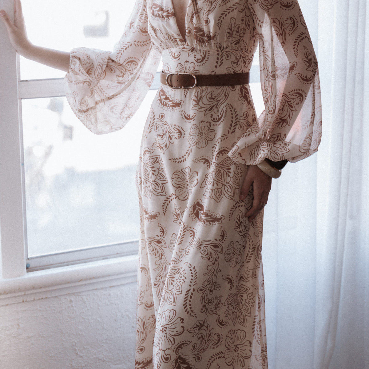 paisley dress long sleeve Mirage Women's Shirred Sleeve Maxi Dress Tiered A-Line Gown - Size 10