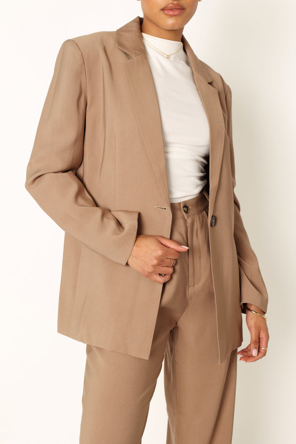 Petal and Pup USA OUTERWEAR Noelle Oversized Blazer - Light Brown