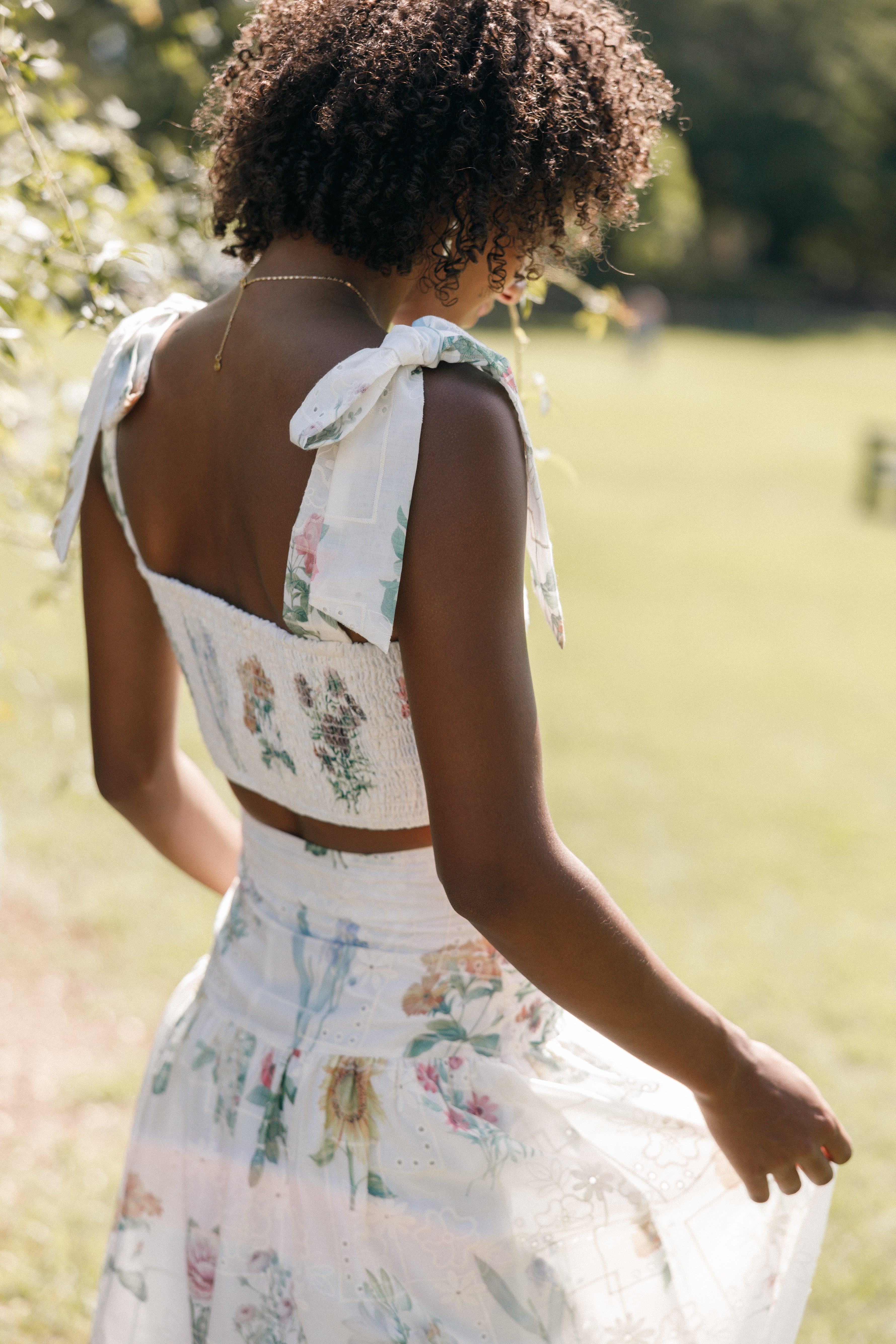 White vintage floral button orders up 2 piece skirt set