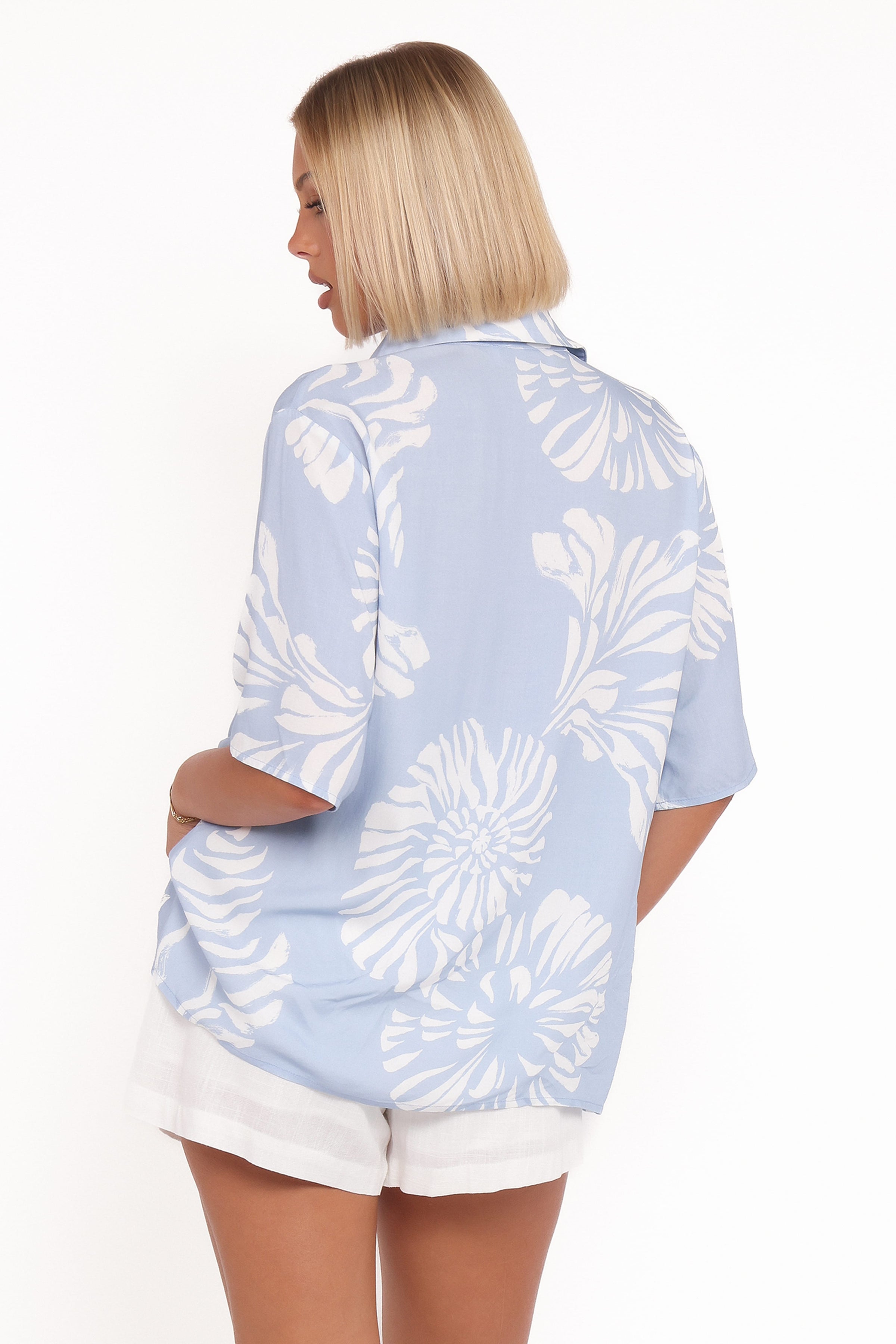 Petal and Pup USA TOPS Riva Short Sleeve Shirt - Shell Print