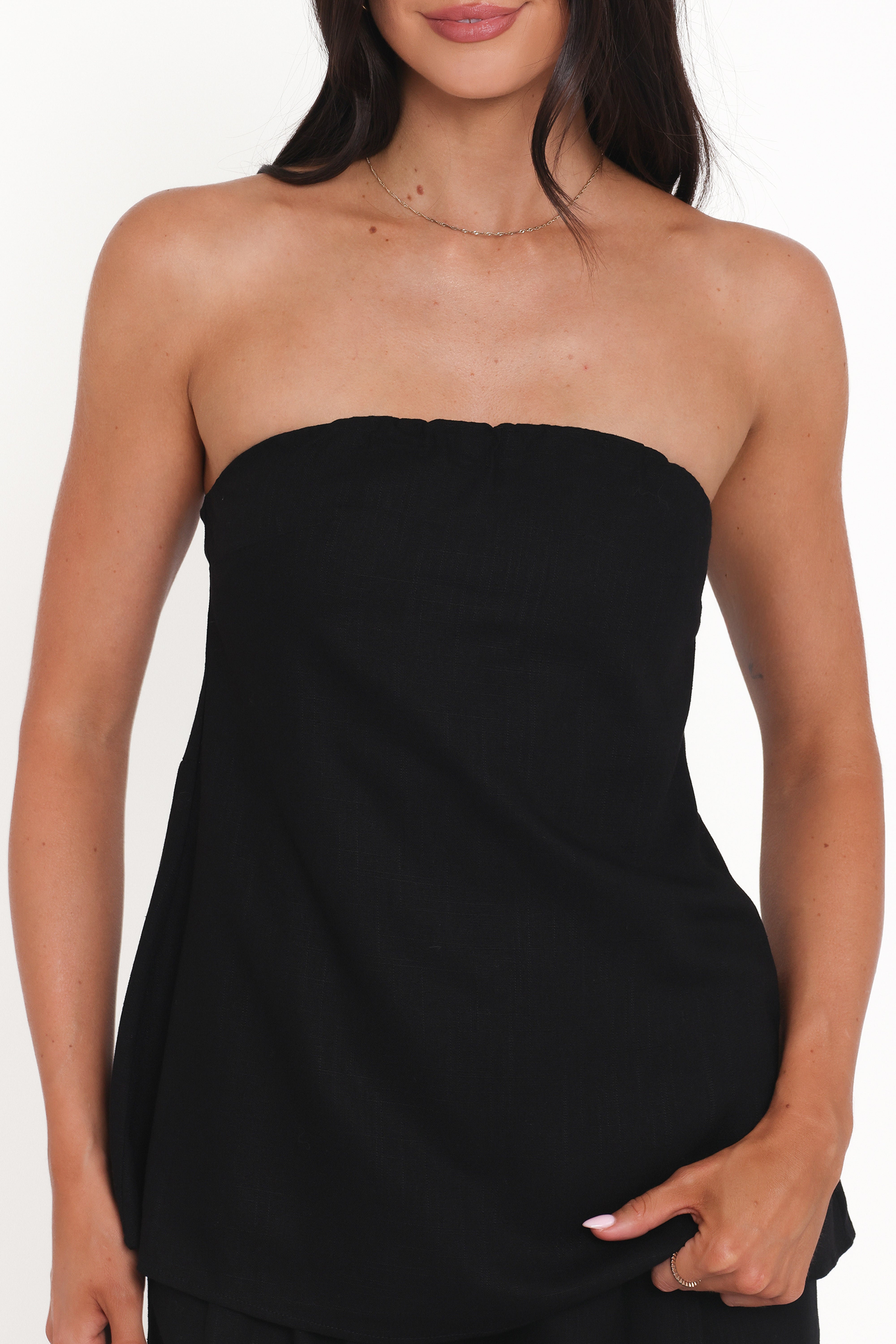 Rose&amp;Oliue ノースリーブ トップス Black Asymmetrical Off the Shoulder Neckline Top | Lime Lush Boutique