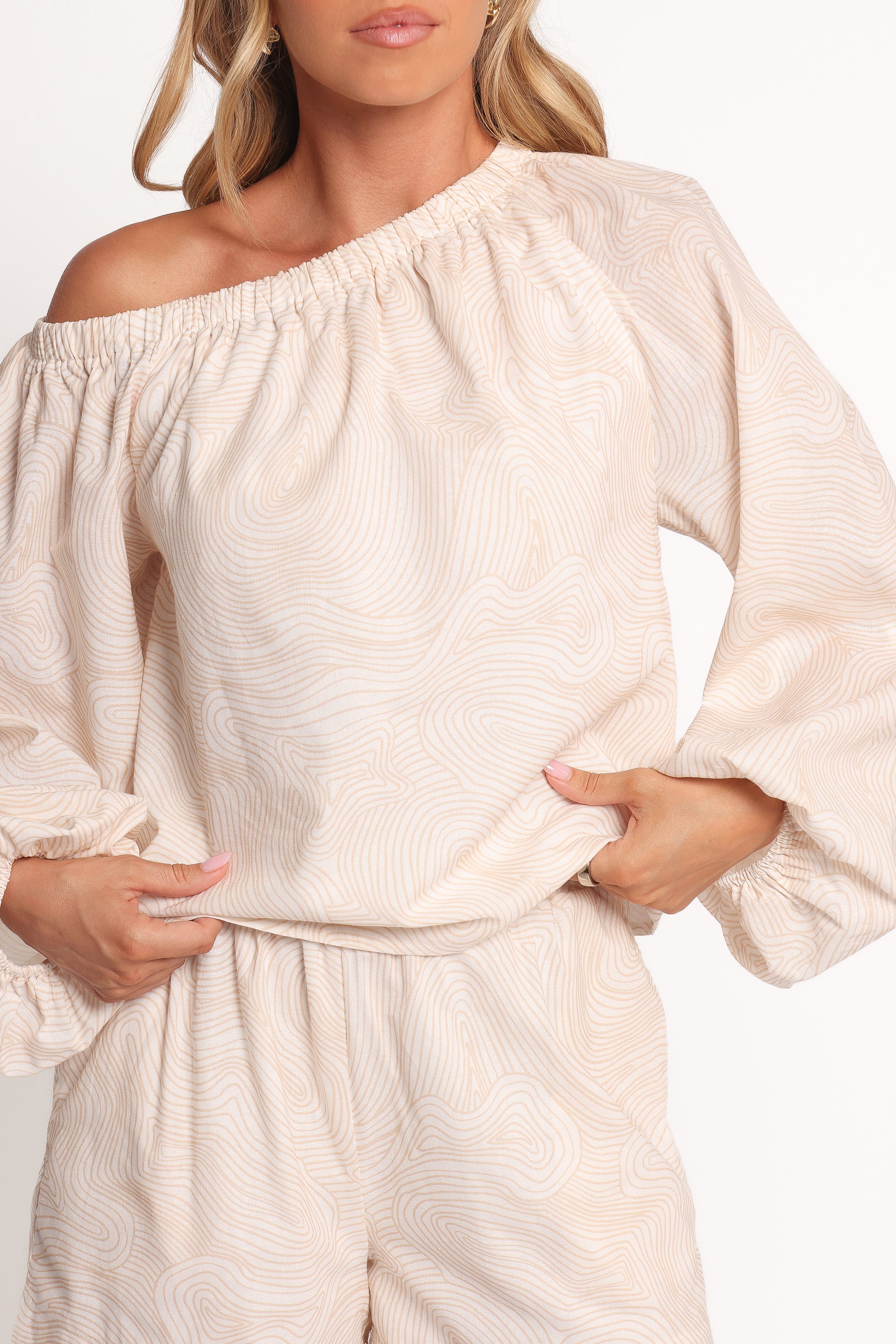 Petal and Pup USA TOPS Zion Off Shoulder Long Sleeve Top - Tan Swirl (Hold for Amazon)