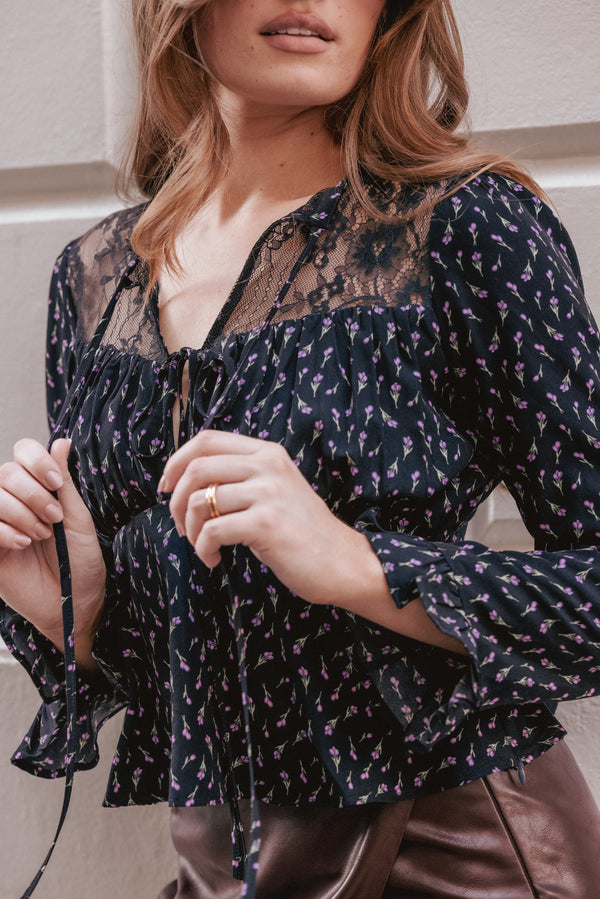TOPS Caoimhe Lace Inset Top - Navy Tulip Floral