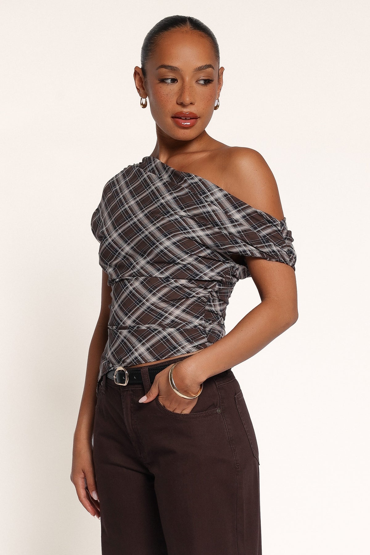 TOPS Vale Off Shoulder Top - Brown Plaid