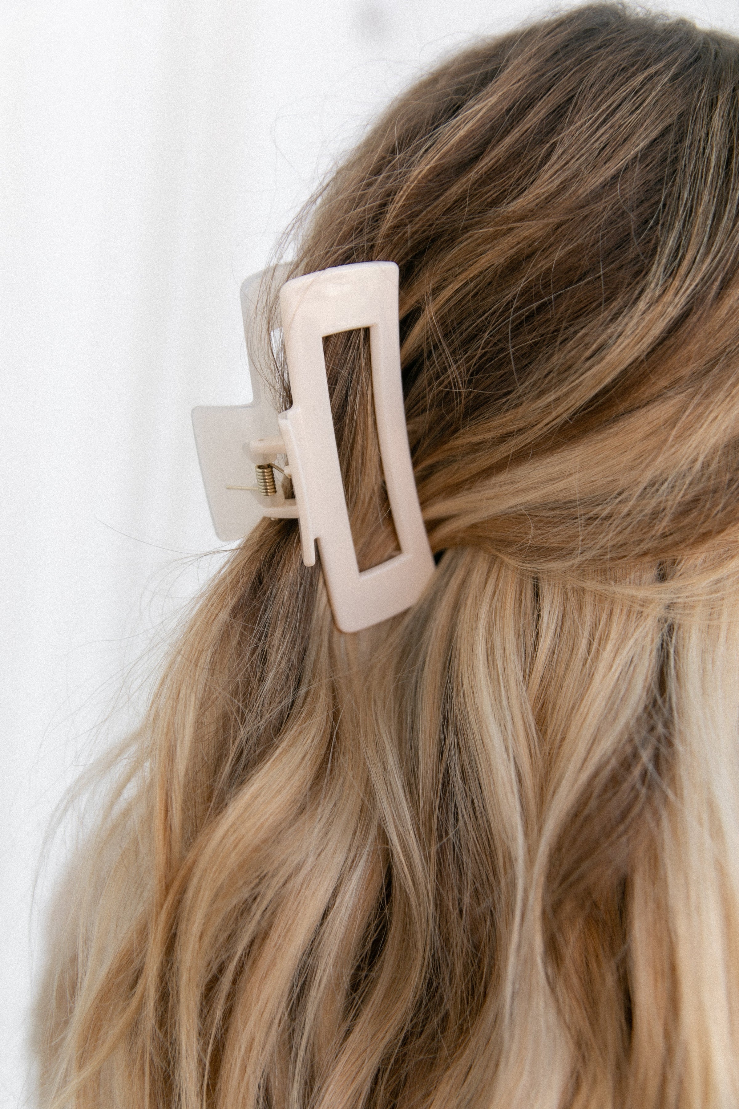 Petal and Pup USA ACCESSORIES Nicole Hairclip - White One Size