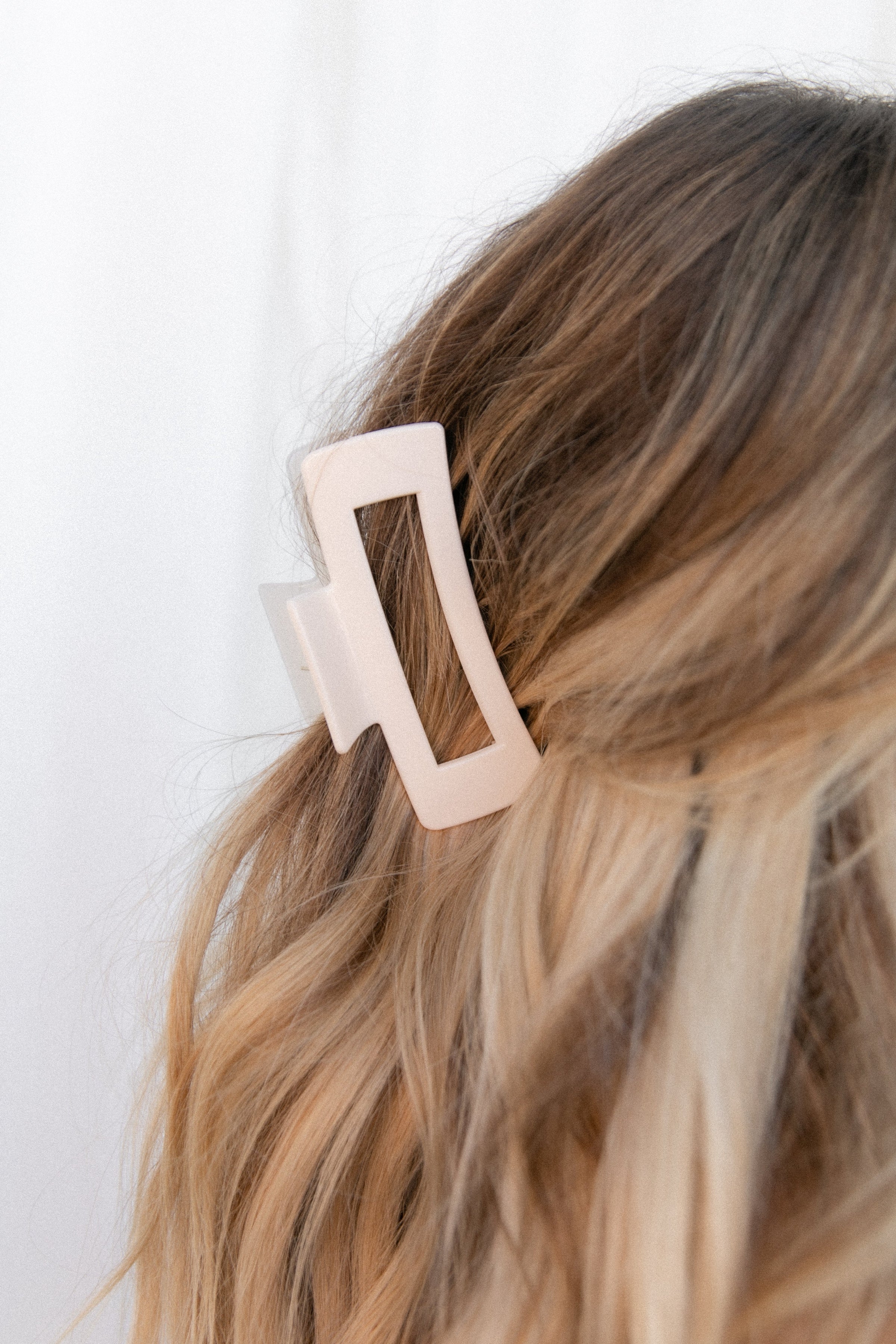 Petal and Pup USA ACCESSORIES Nicole Hairclip - White One Size