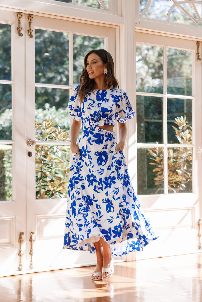 The Angelina Dress in Natural Dainty Floral – V. Chapman