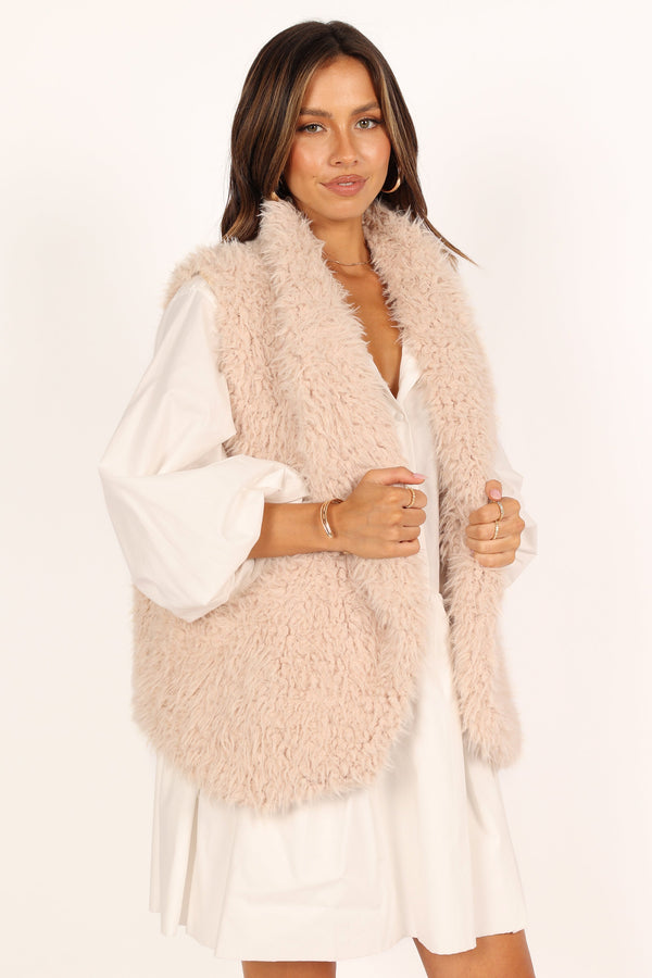 Petal and Pup USA Outerwear Chelsea Faux Fur Open Front Vest - Eggshell